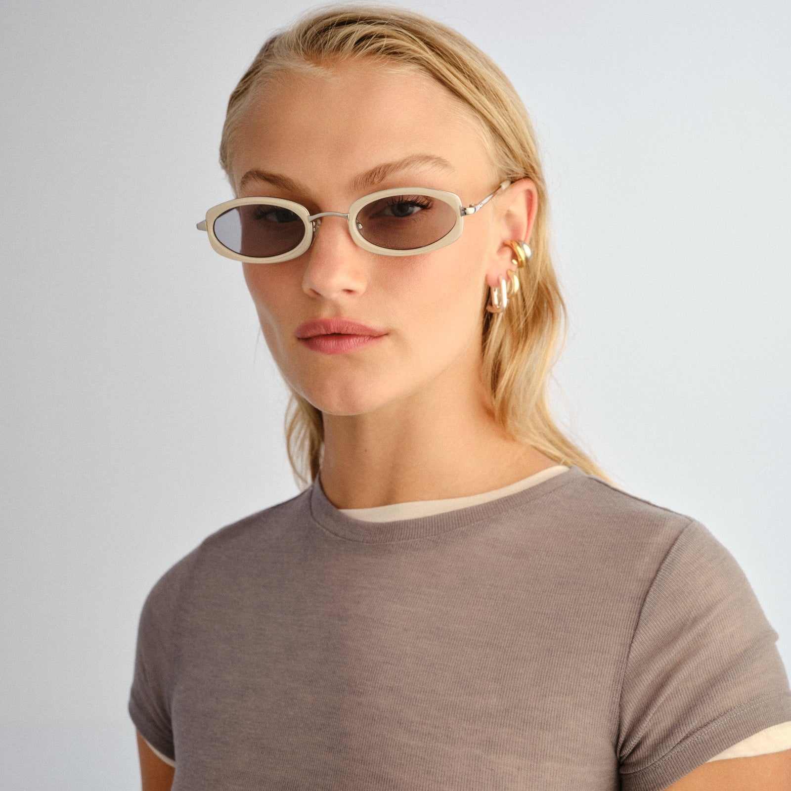 Mecharo Silver Milky Butter Uni-Sex Oval Sunglasses | Le Specs