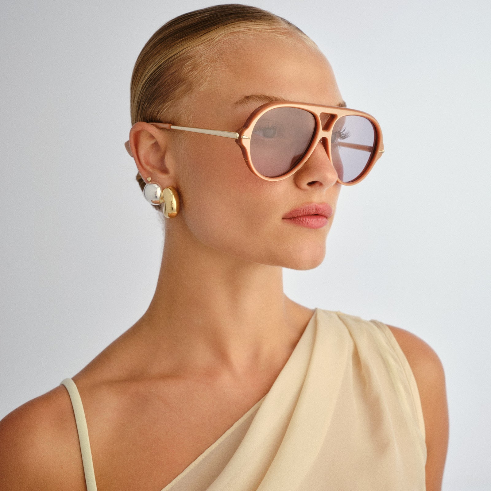 Numero Once Champagne Velvet Female Aviator Sunglasses | Le Specs