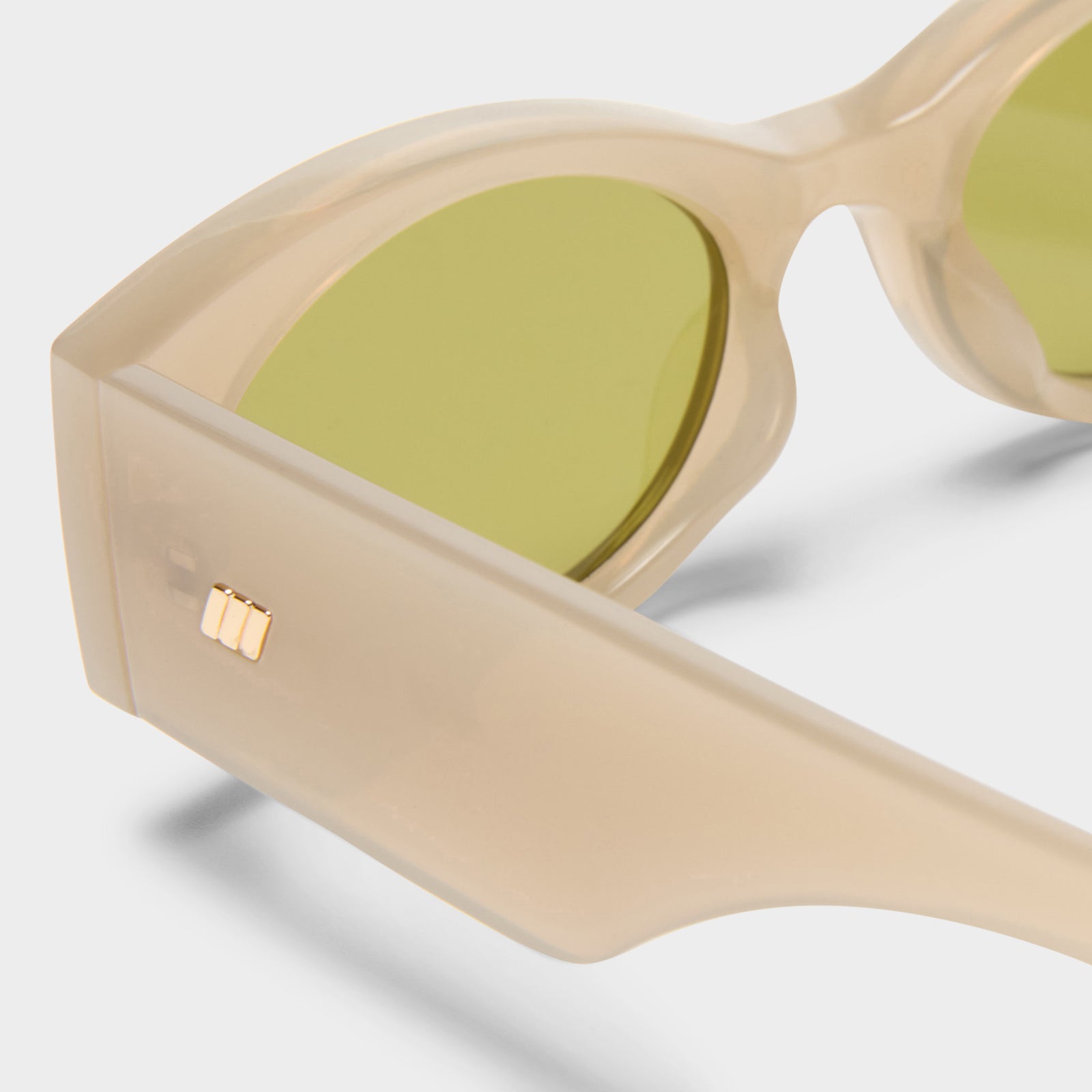 Mermaiden Oatmeal Female Oval Sunglasses | Le Specs
