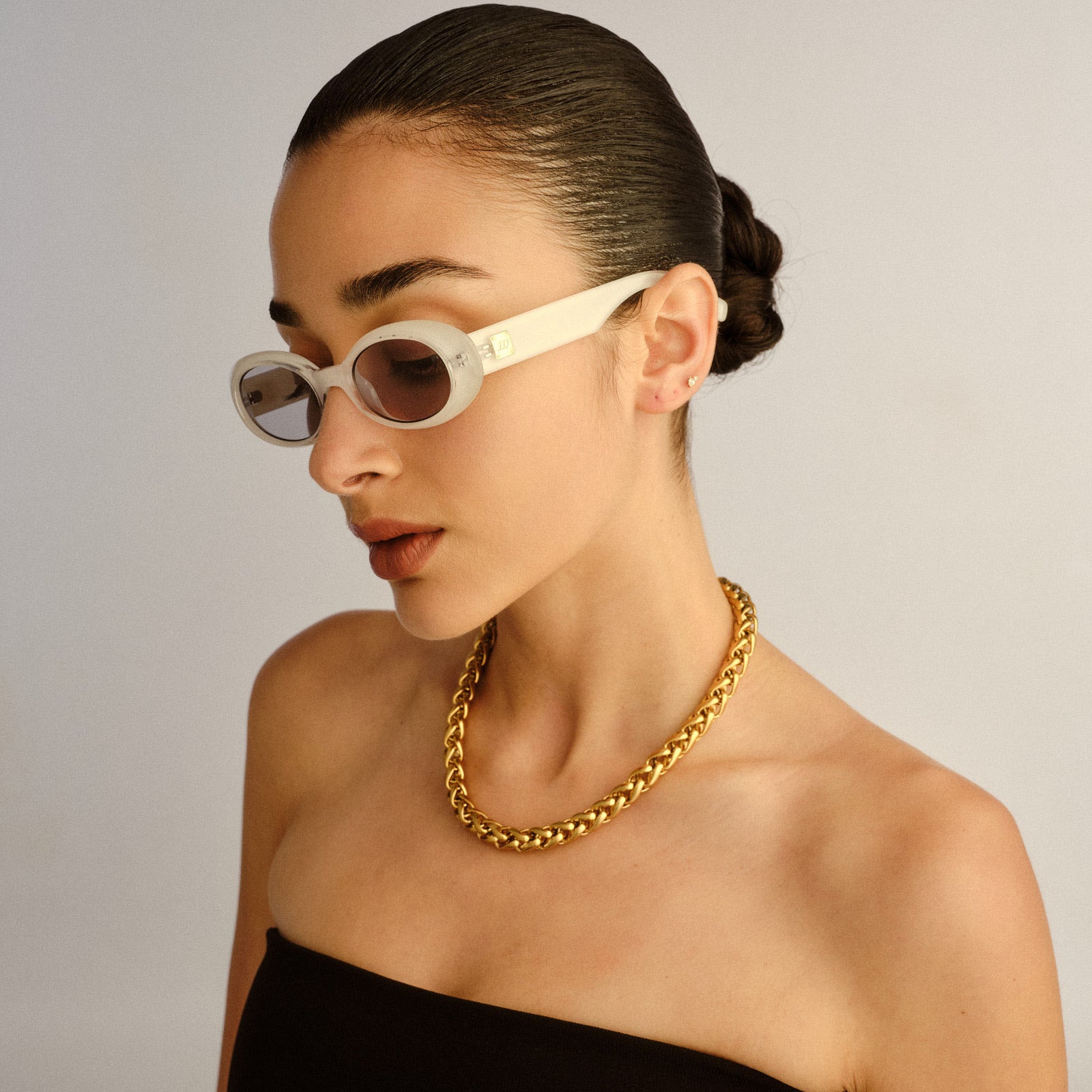 Work It Vanilla Pearl Uni-Sex Oval Sunglasses | Le Specs