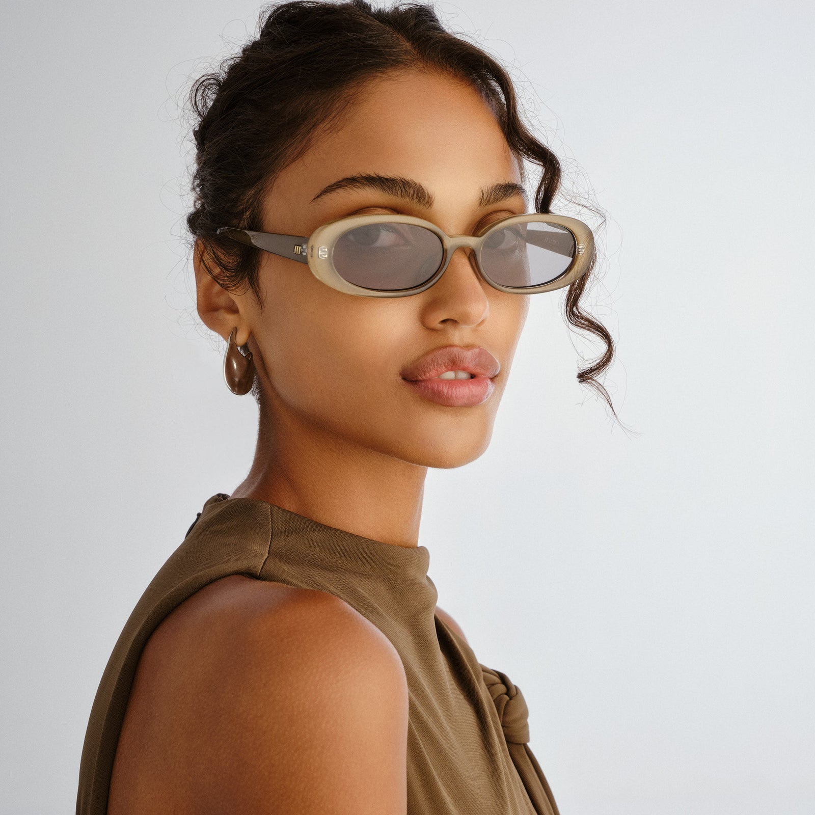 Outta Love + Olive Pearl Female Oval Sunglasses | Le Specs