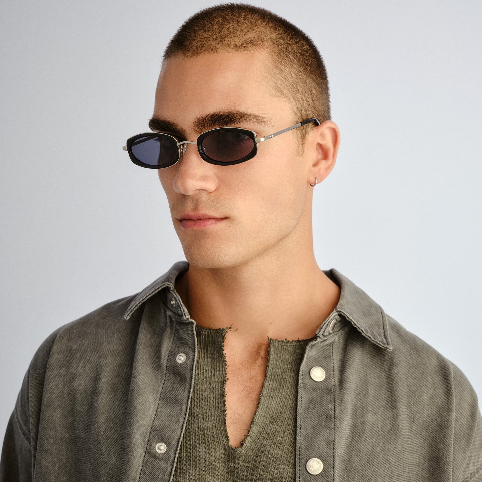 Mecharo Silver Black Uni-Sex Oval Sunglasses | Le Specs