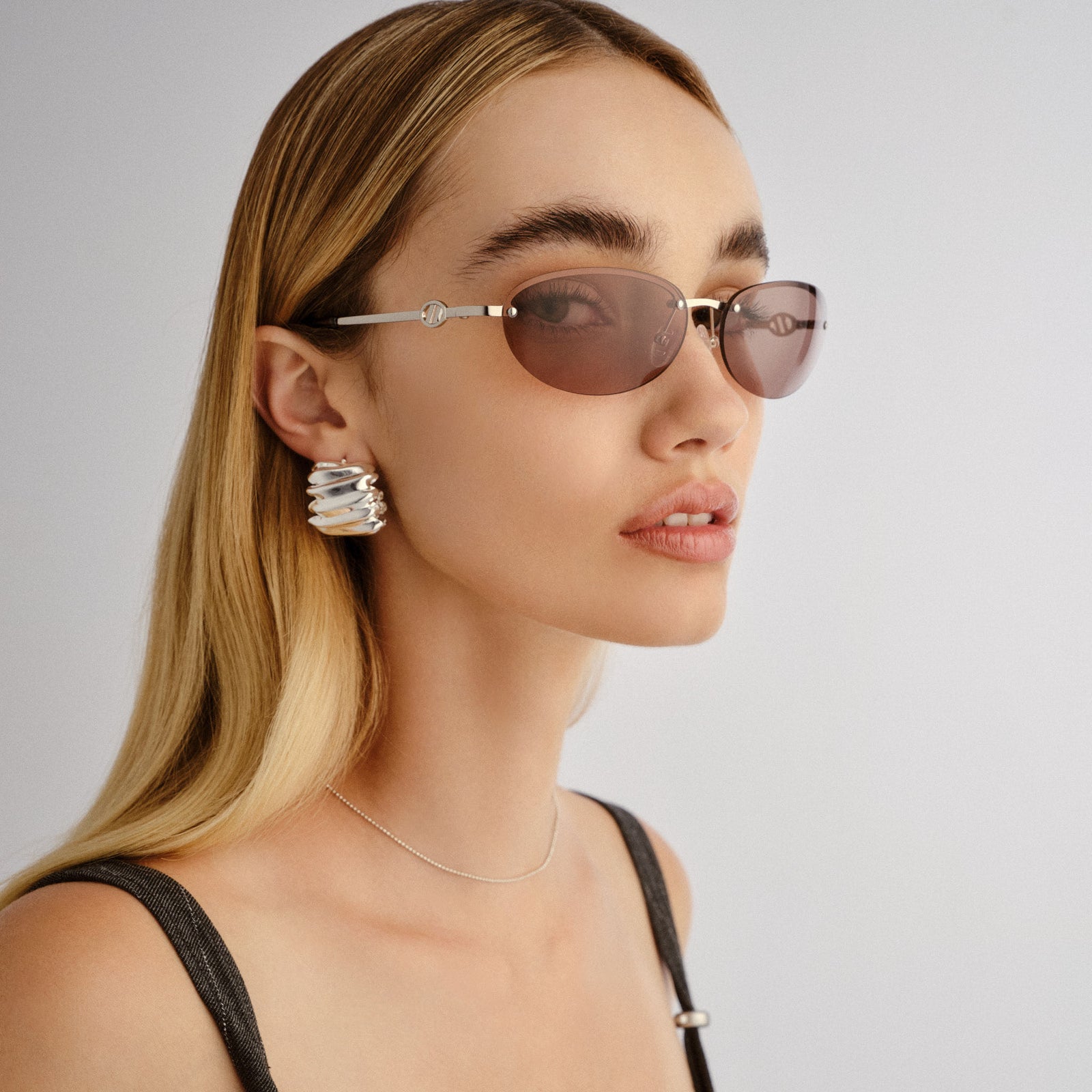 Slinky Silver Female Oval Sunglasses | Le Specs