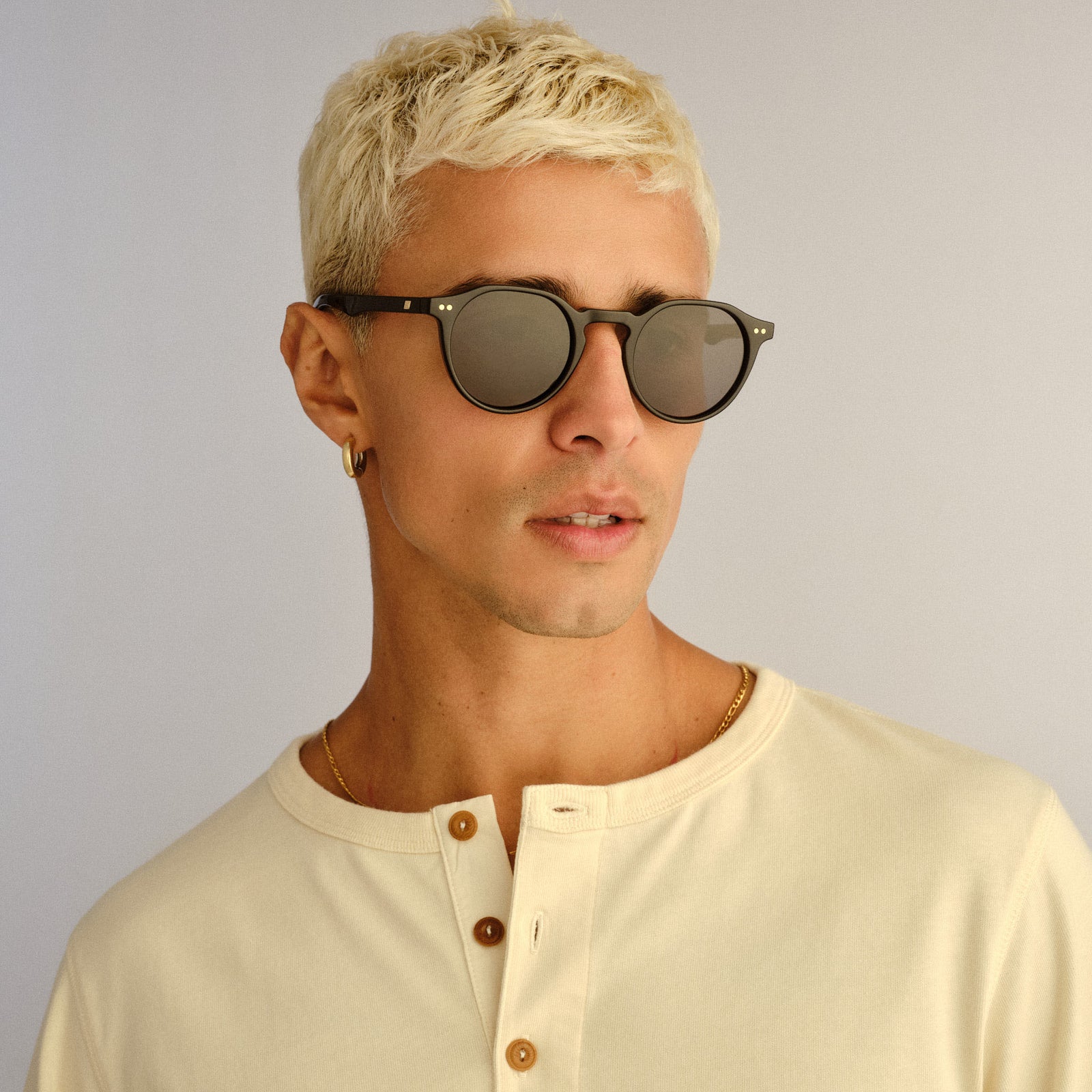 Galavant Black Uni-Sex Round Sunglasses | Le Specs