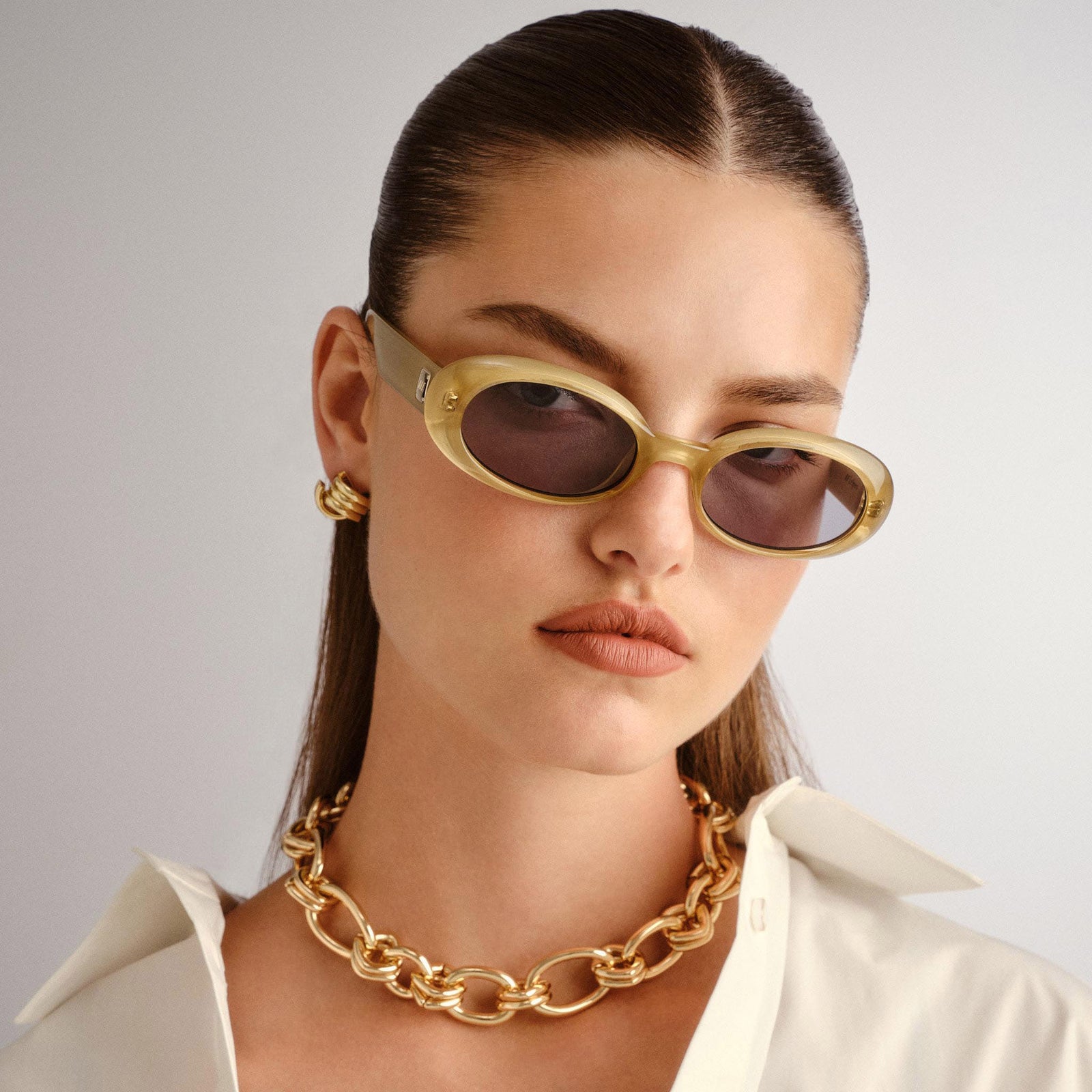 Work It Champagne Pearl Female Oval Sunglasses | Le Specs