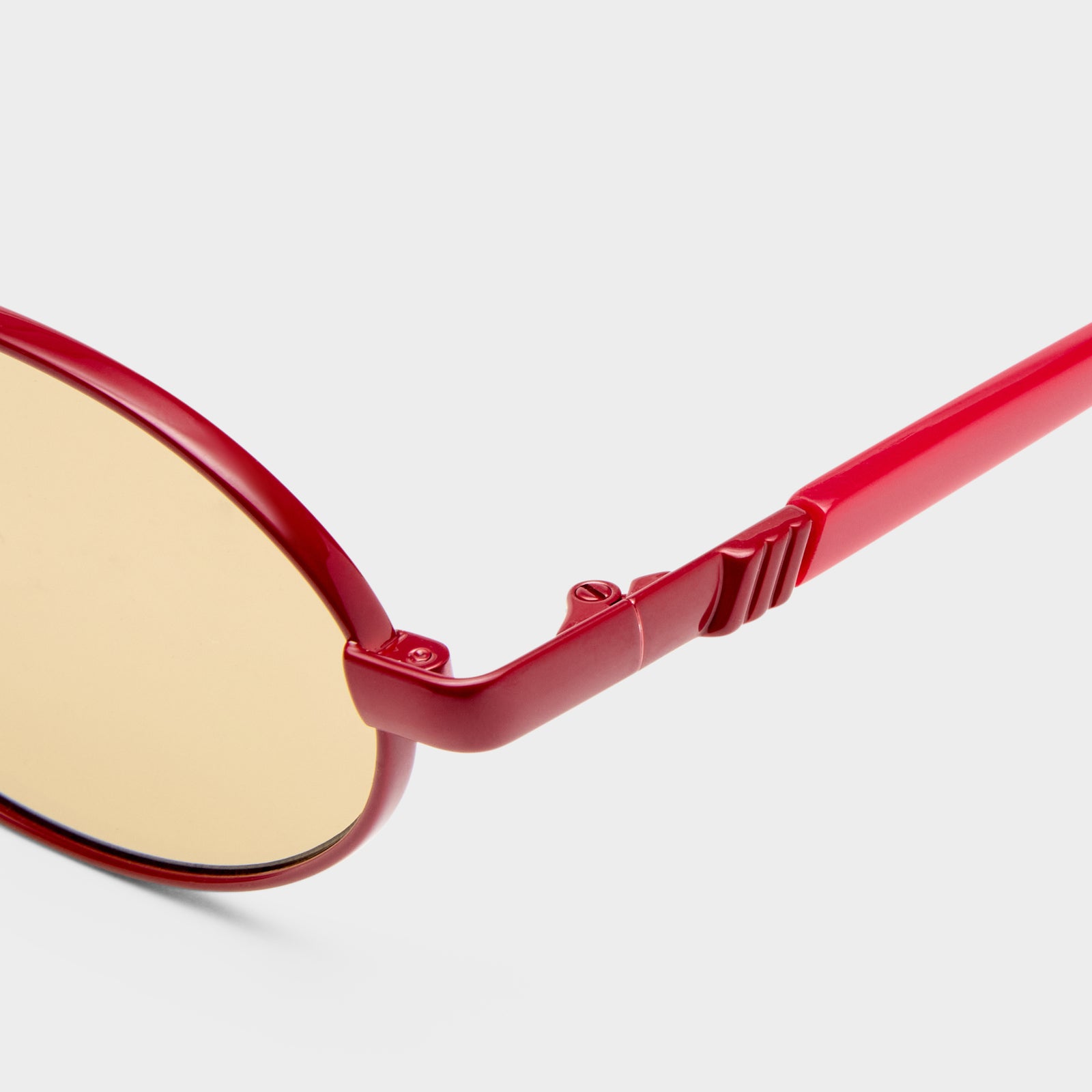Icicle Moto Red Uni-Sex Oval Sunglasses | Le Specs