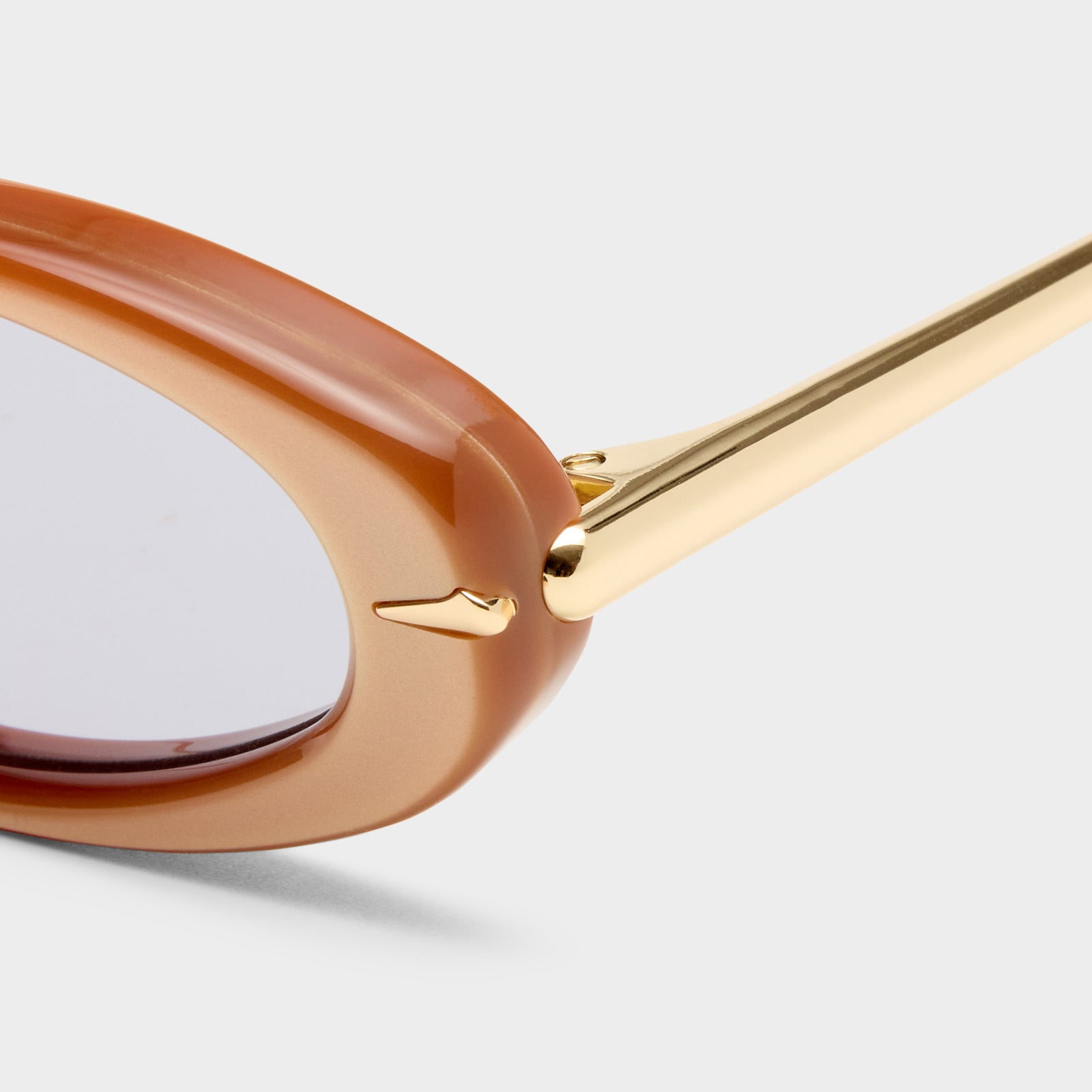 Numero Doce Champagne Velvet Female Oval Sunglasses | Le Specs