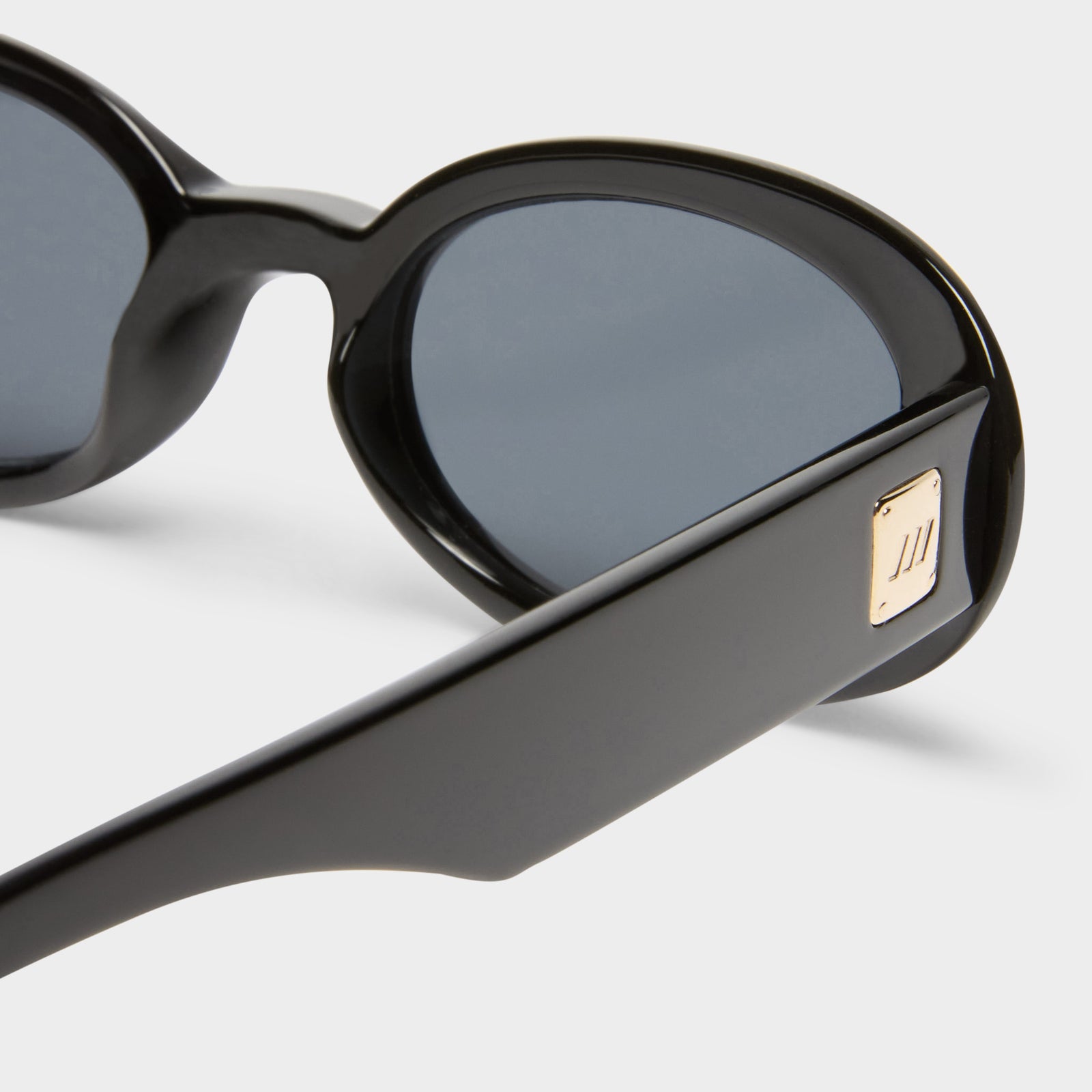 Work It Black Uni-Sex Oval Sunglasses | Le Specs