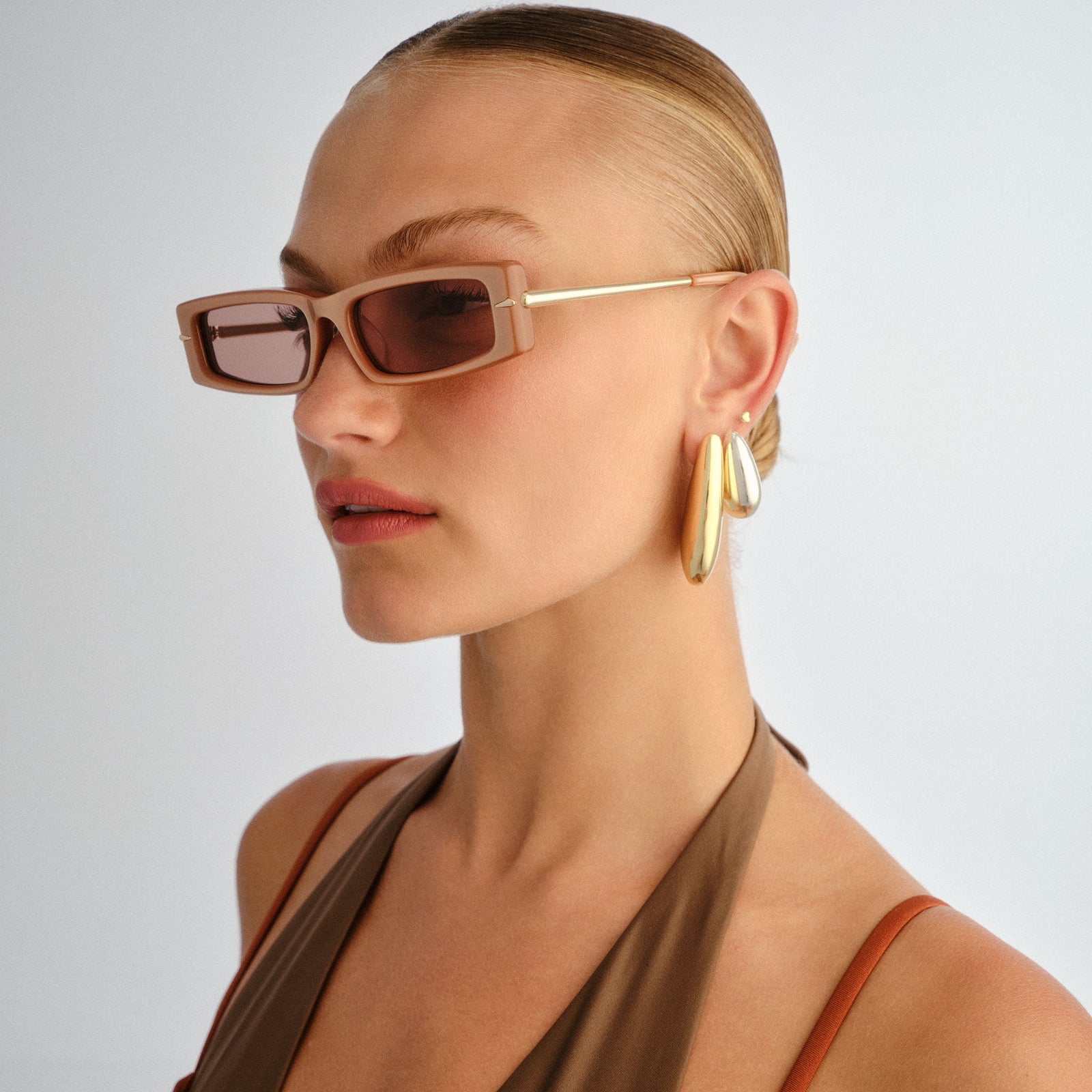 Numero Diez Champagne Velvet Female Rectangle Sunglasses | Le Specs