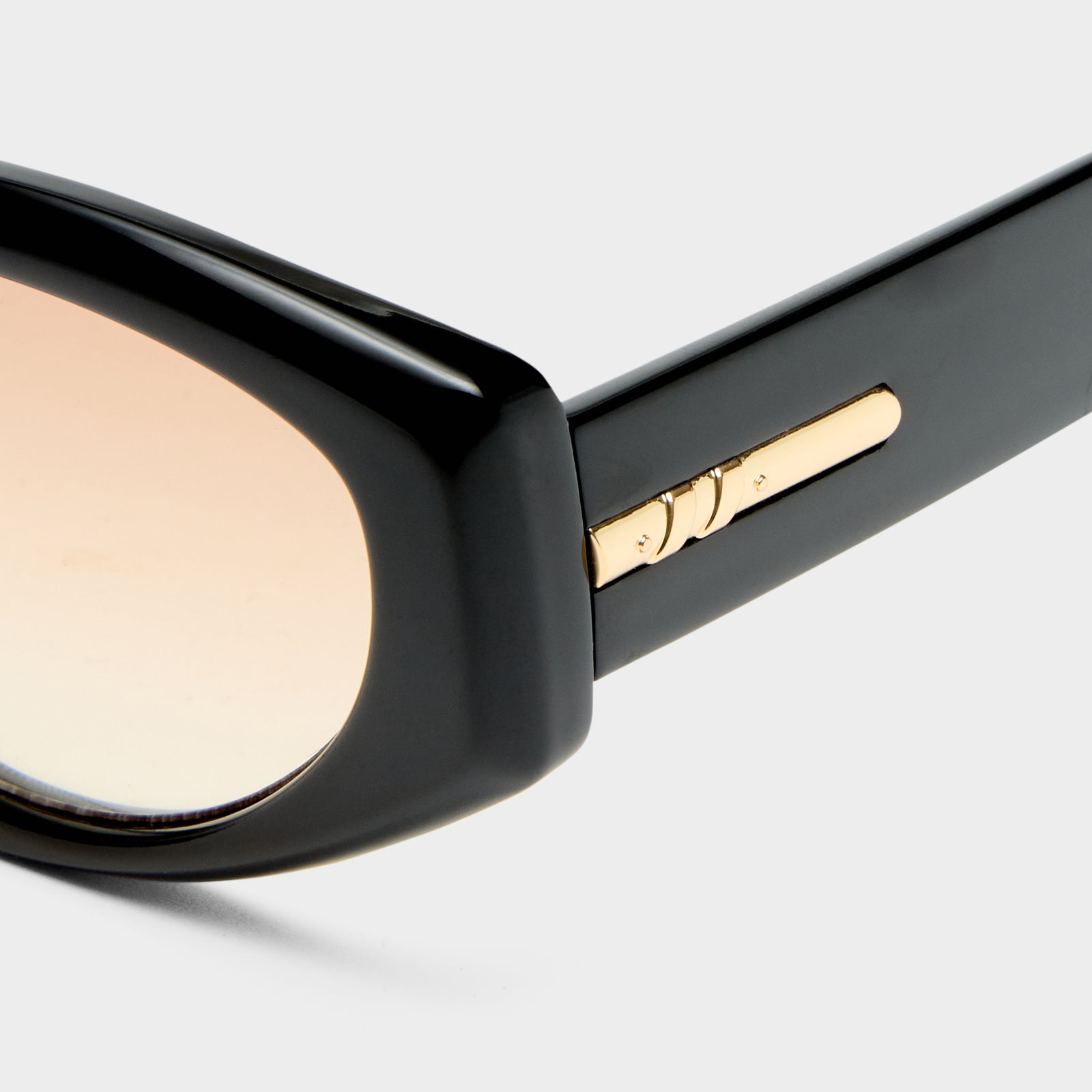Fevered + Black Female Oval Sunglasses | Le Specs
