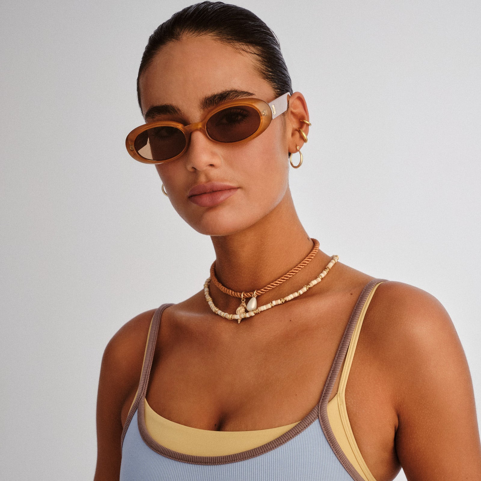 Work It Gold Pearl Uni-Sex Oval Sunglasses | Le Specs