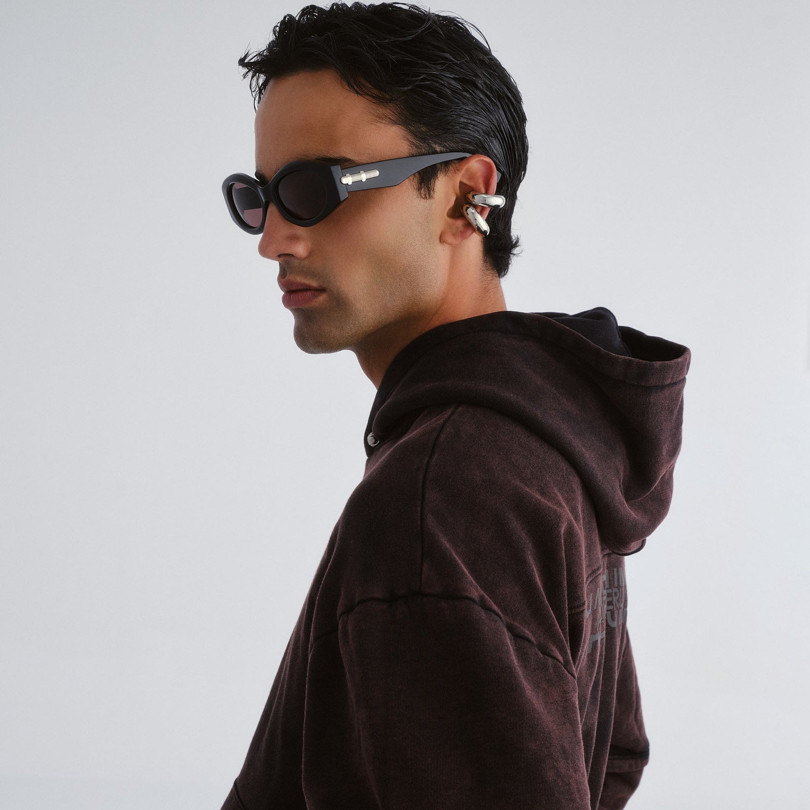 Wanderlust Black Uni-Sex Oval Sunglasses | Le Specs