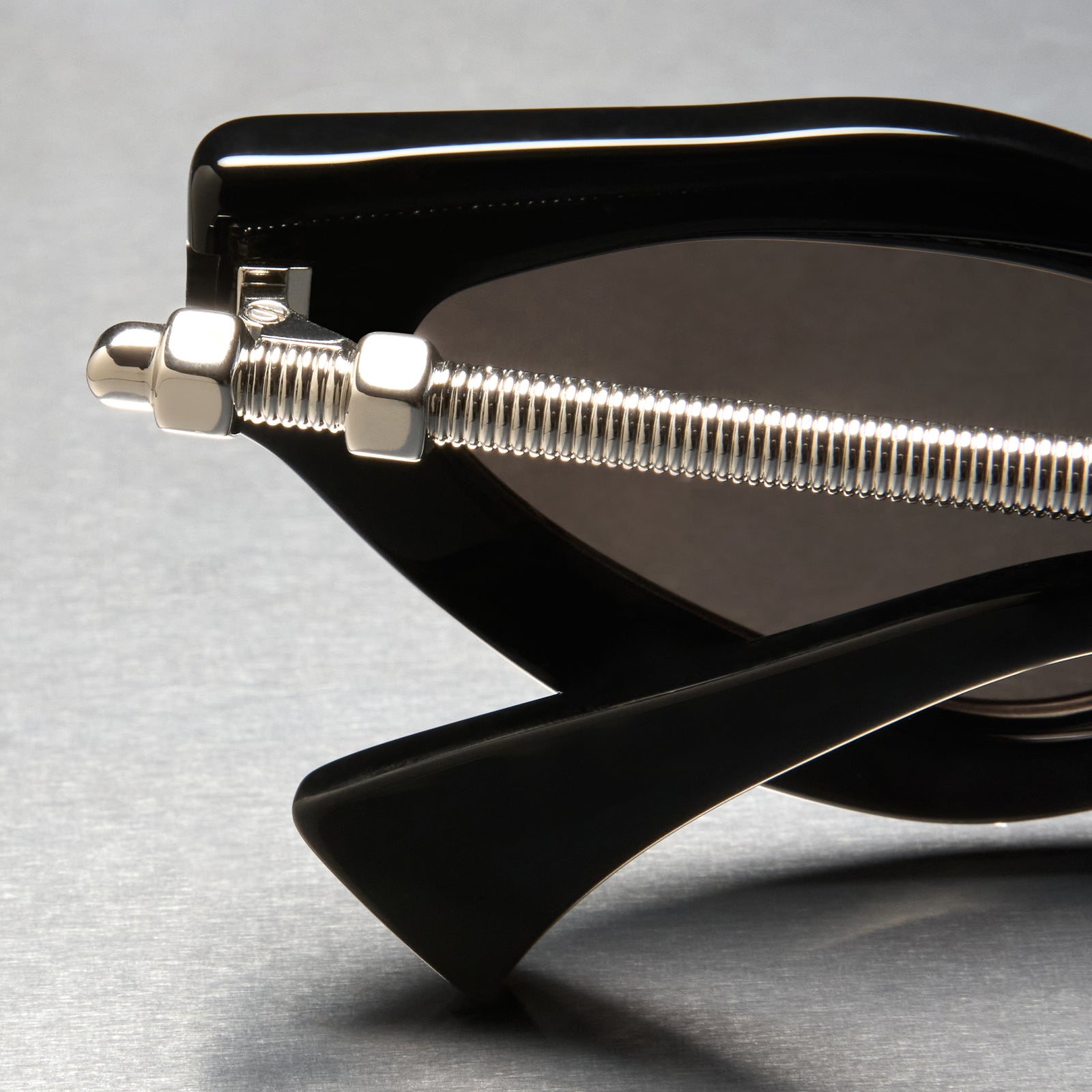 Freigeist Black Uni-Sex Cat-Eye Sunglasses | Le Specs