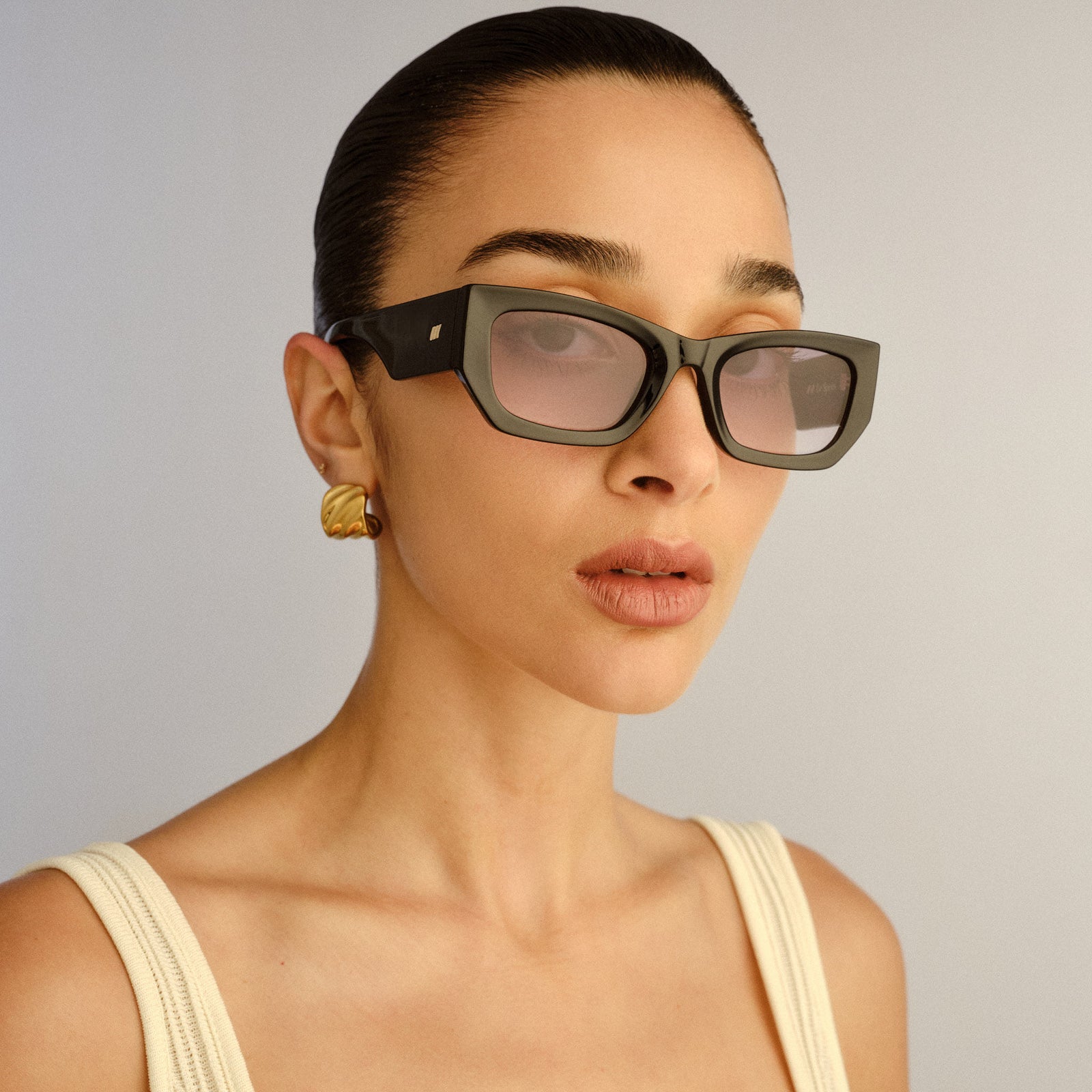 Beachcomber Black Female D-Frame Sunglasses | Le Specs