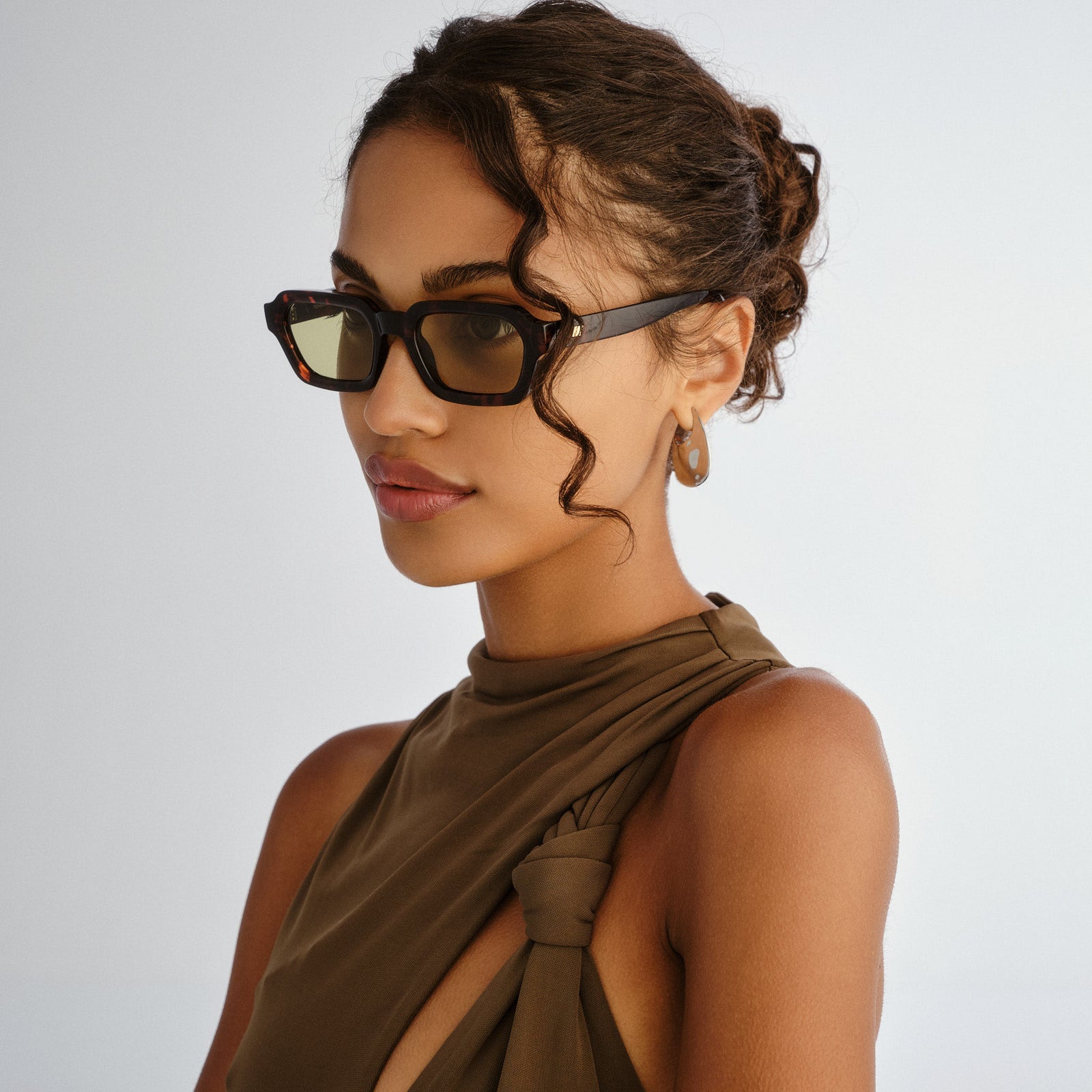 Tension + Tort Uni-Sex Rectangle Sunglasses | Le Specs