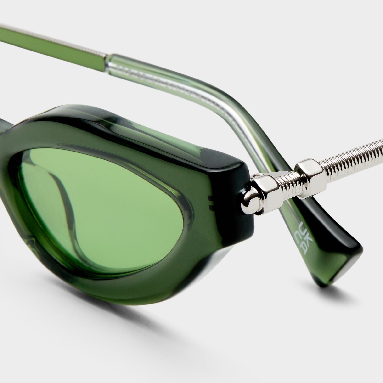 Freigeist Dark Green Uni-Sex Cat-Eye Sunglasses | Le Specs