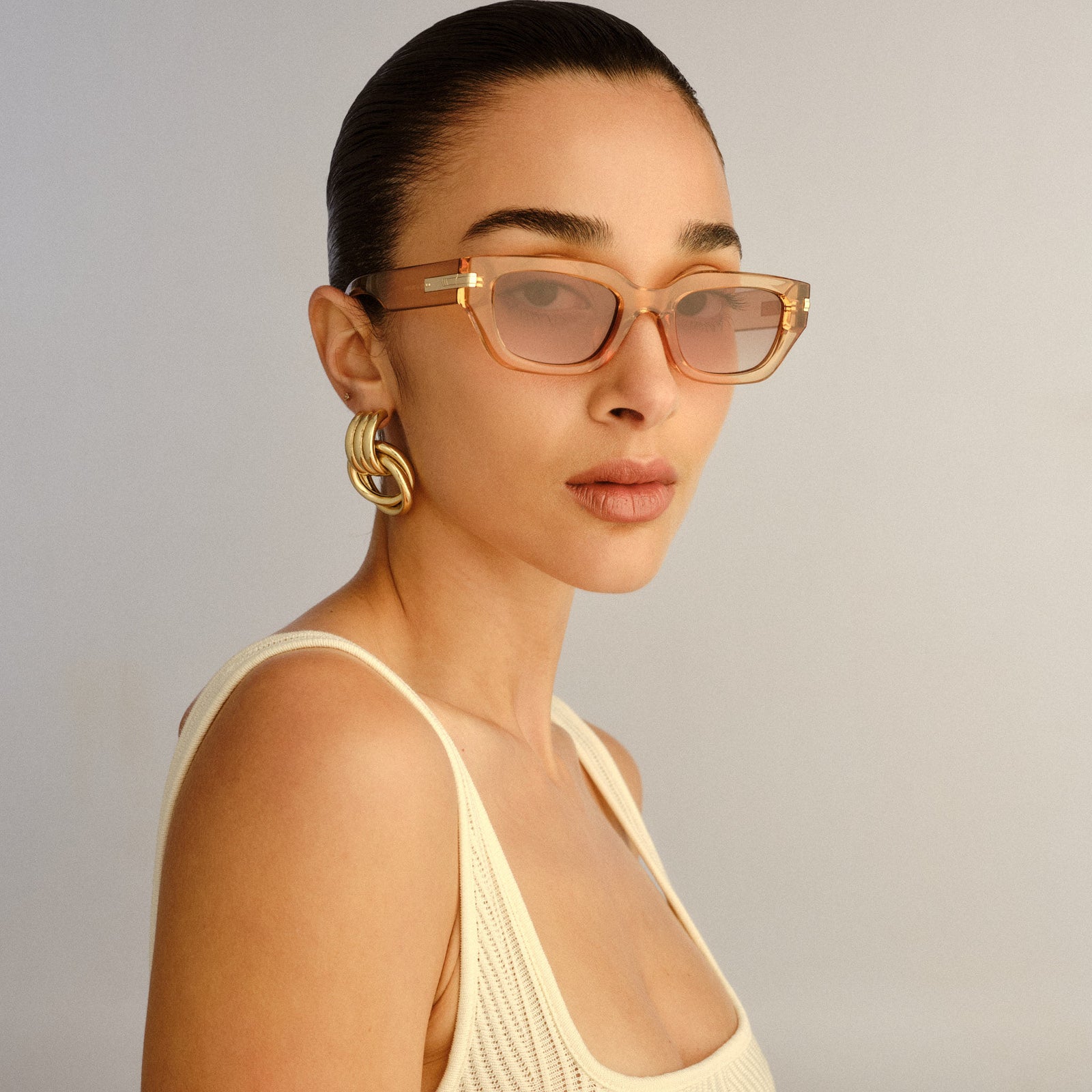 Cubito + Sand Female D-Frame Sunglasses | Le Specs