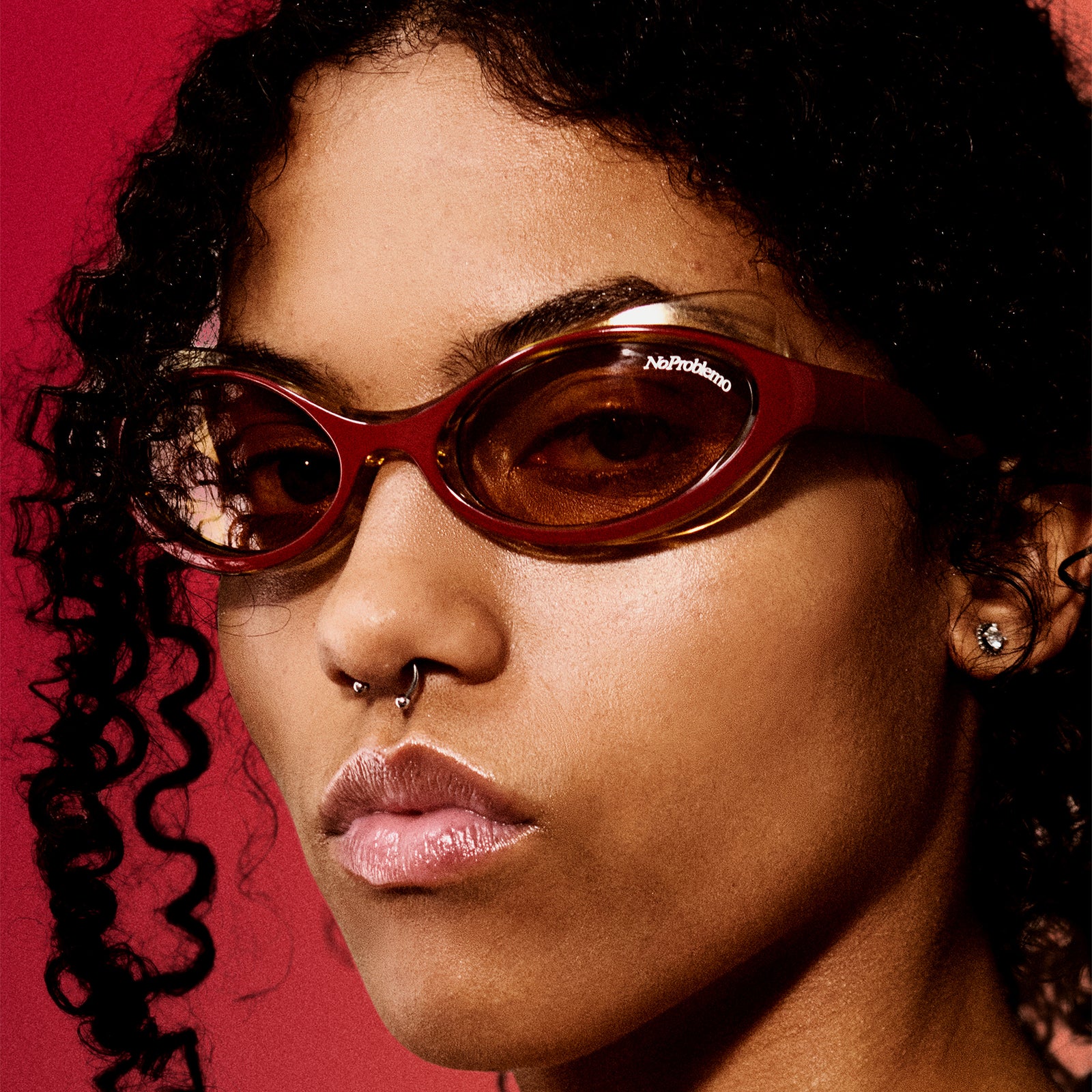 Lyra Bright Red Uni-Sex Oval Sunglasses | Le Specs