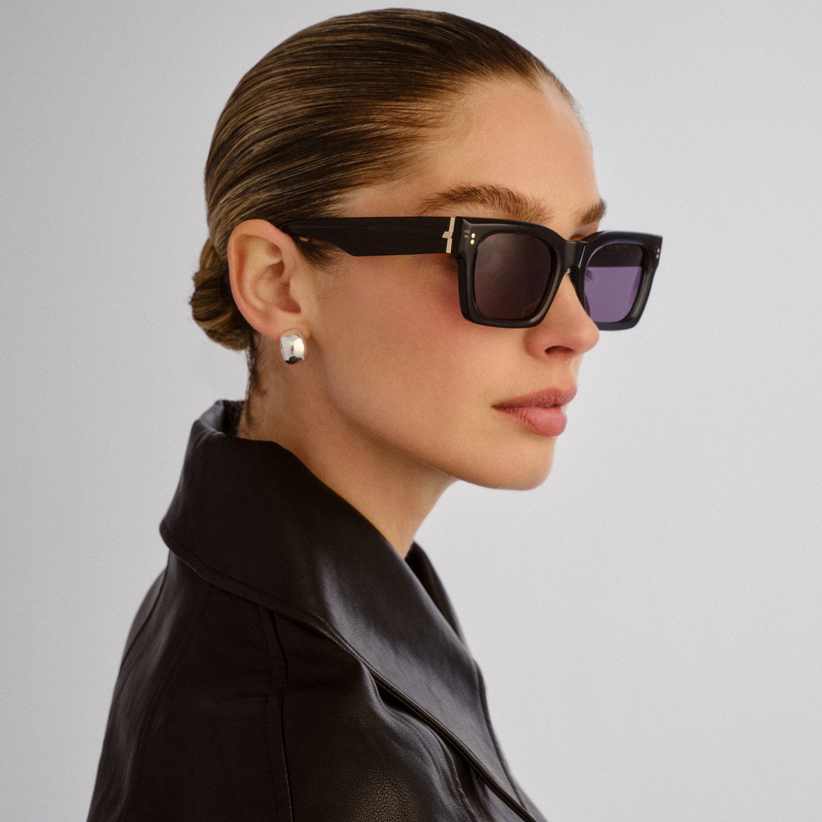 Lucent Charcoal Uni-Sex D-Frame Sunglasses | Le Specs