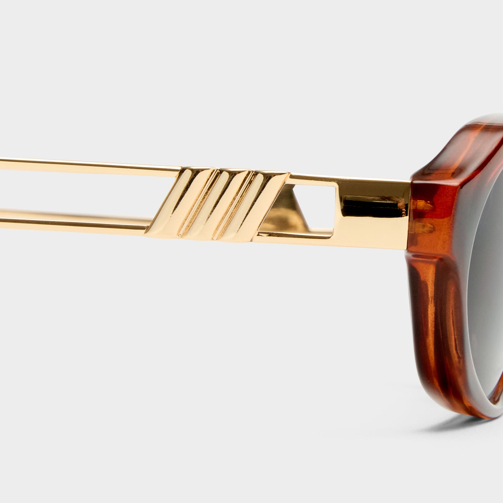 Lunita Dark Tort Female Oval Sunglasses | Le Specs