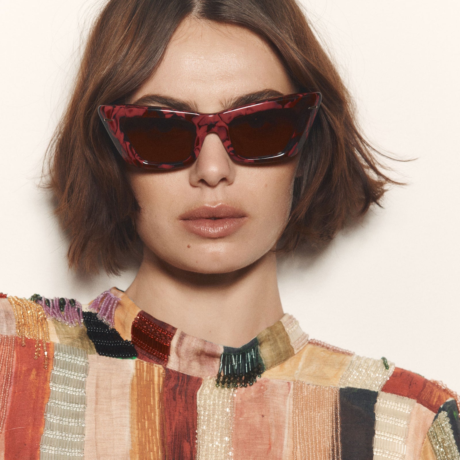Lucia Burgundy Marble Female Cat-Eye Sunglasses | Le Specs
