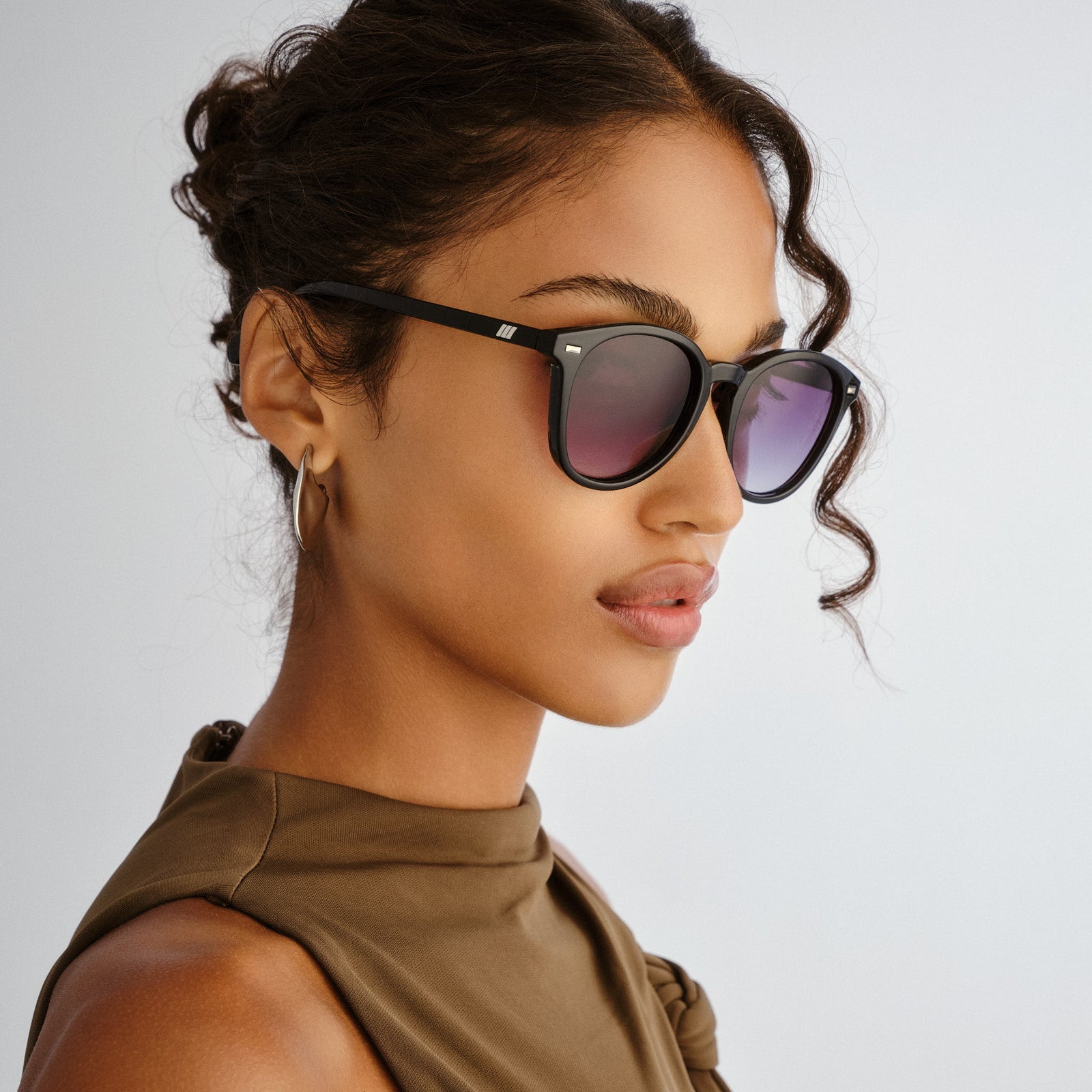 Bandwagon Black Uni-Sex Round Sunglasses | Le Specs