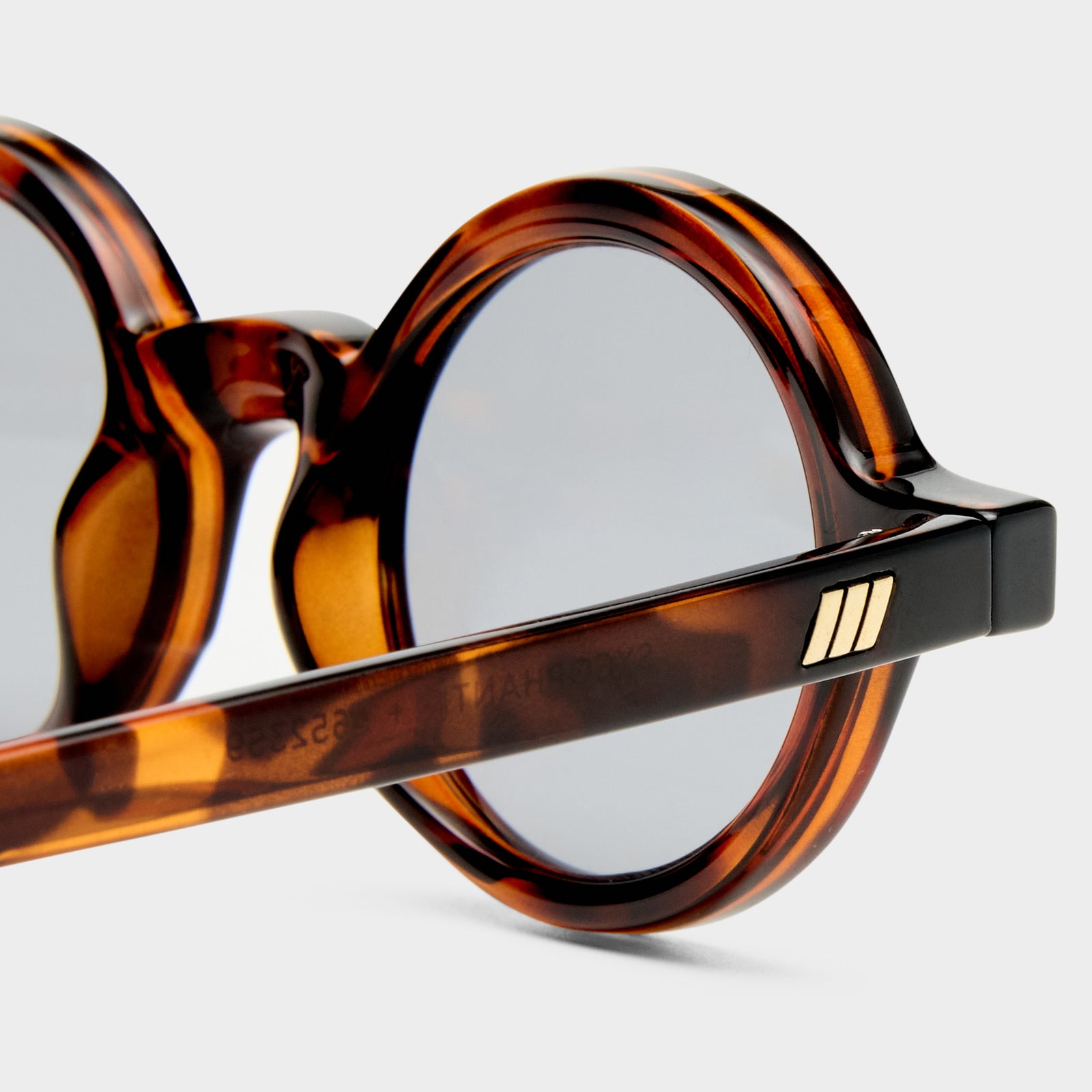 Sycophantic + Tort Uni-Sex Round Sunglasses | Le Specs