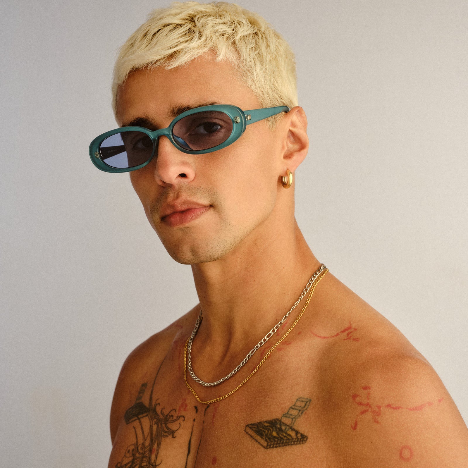 Outta Love + Blue Pearl Female Oval Sunglasses | Le Specs