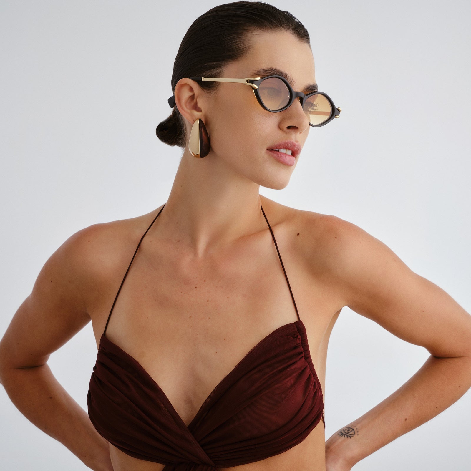 Numero Trece Truffle Female Oval Sunglasses | Le Specs