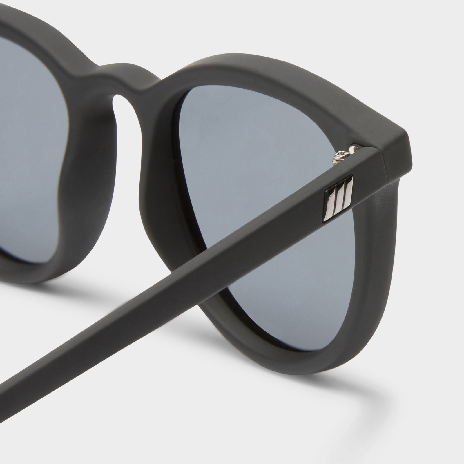 Fire Starter Black Rubber Uni-Sex Round Sunglasses | Le Specs