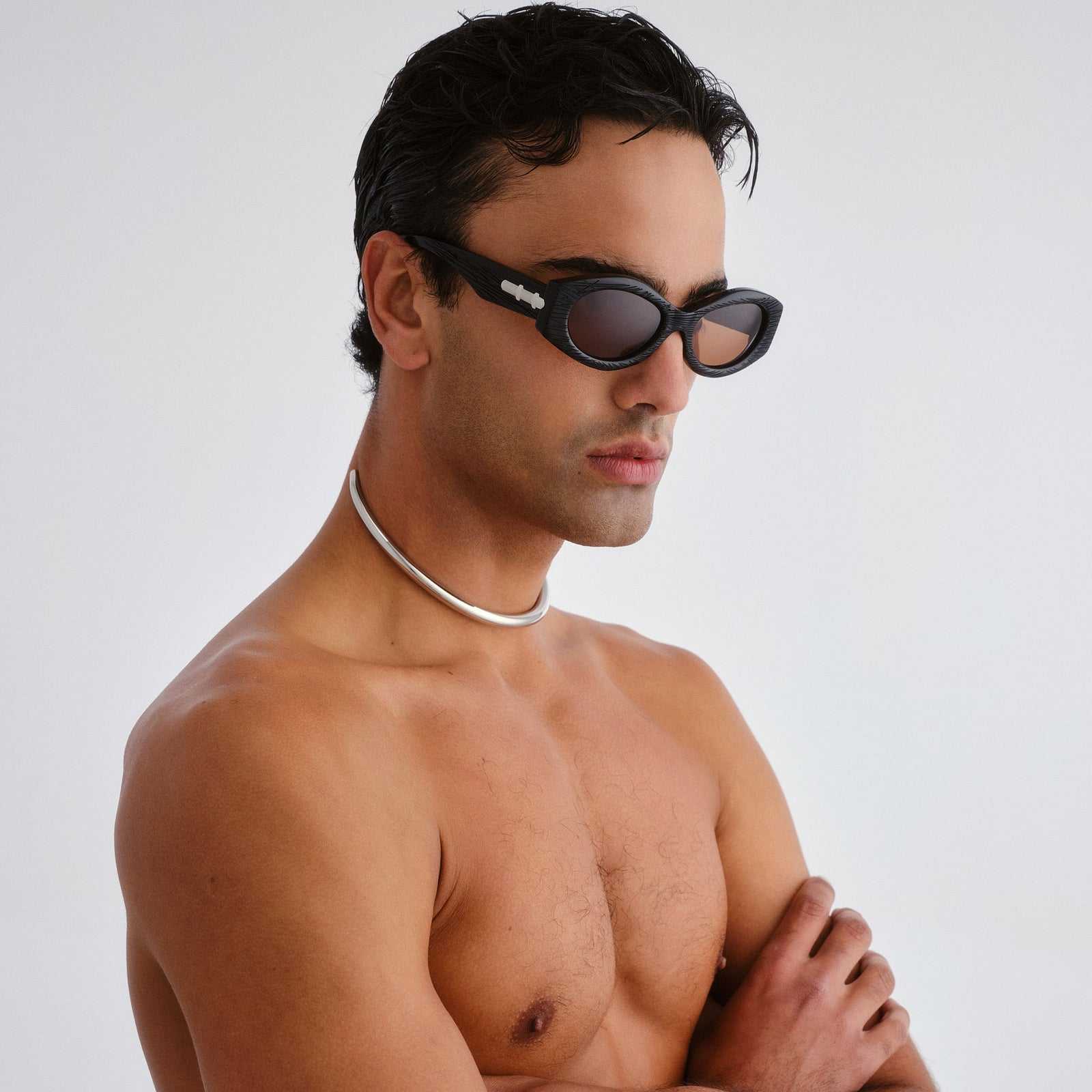 Wanderlust Scratched Black Uni-Sex Oval Sunglasses | Le Specs