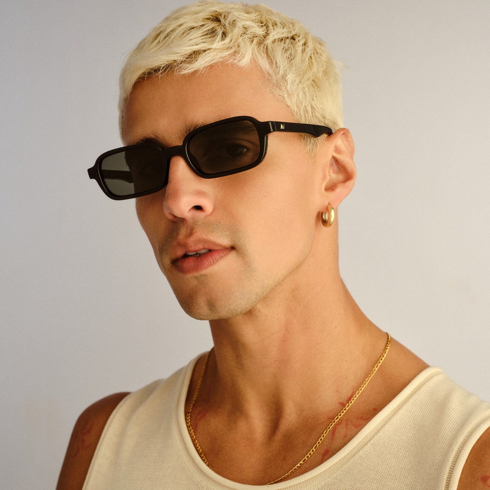 Pilferer Black Uni-Sex Rectangle Sunglasses | Le Specs