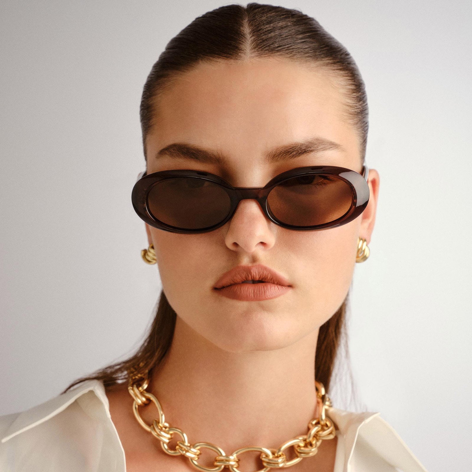 Work It Cocoa Female Oval Sunglasses | Le Specs