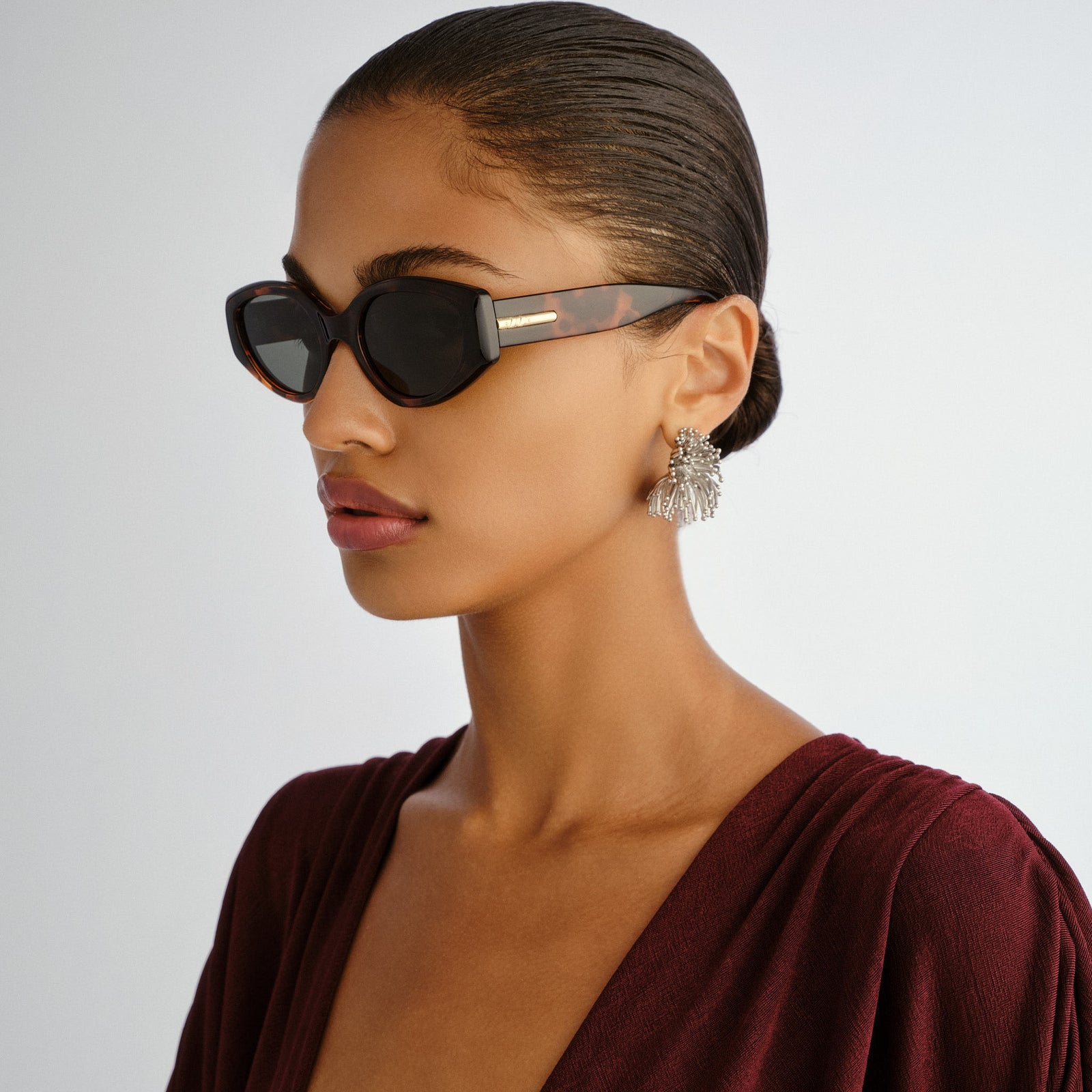 Fevered + Tort Female Oval Sunglasses | Le Specs
