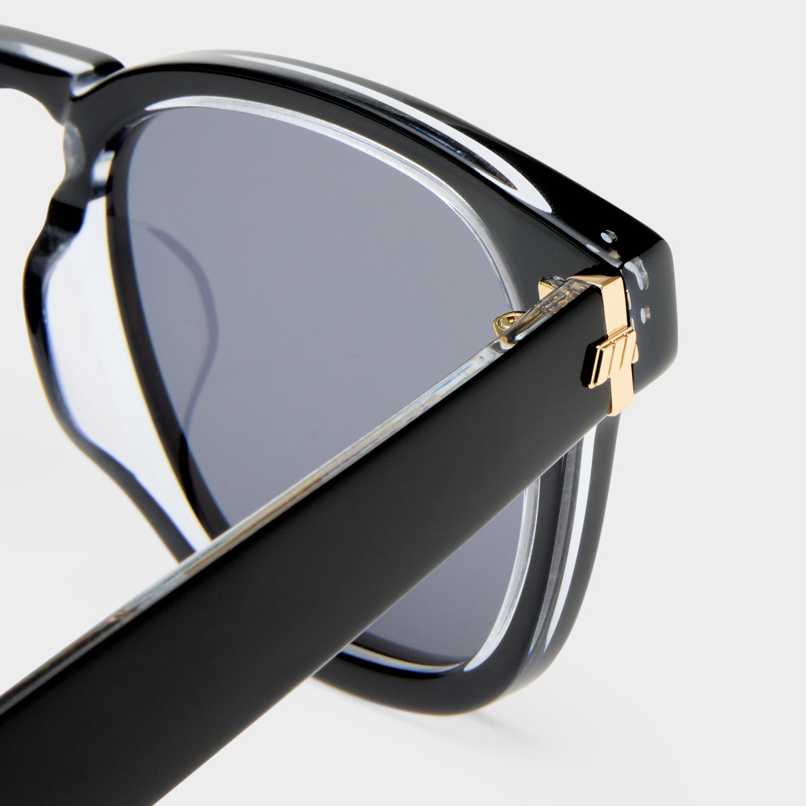Lucent Charcoal Uni-Sex D-Frame Sunglasses | Le Specs