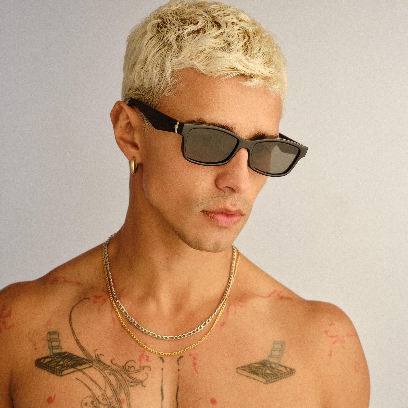 Plateaux Black Uni-Sex Cat-Eye Sunglasses | Le Specs