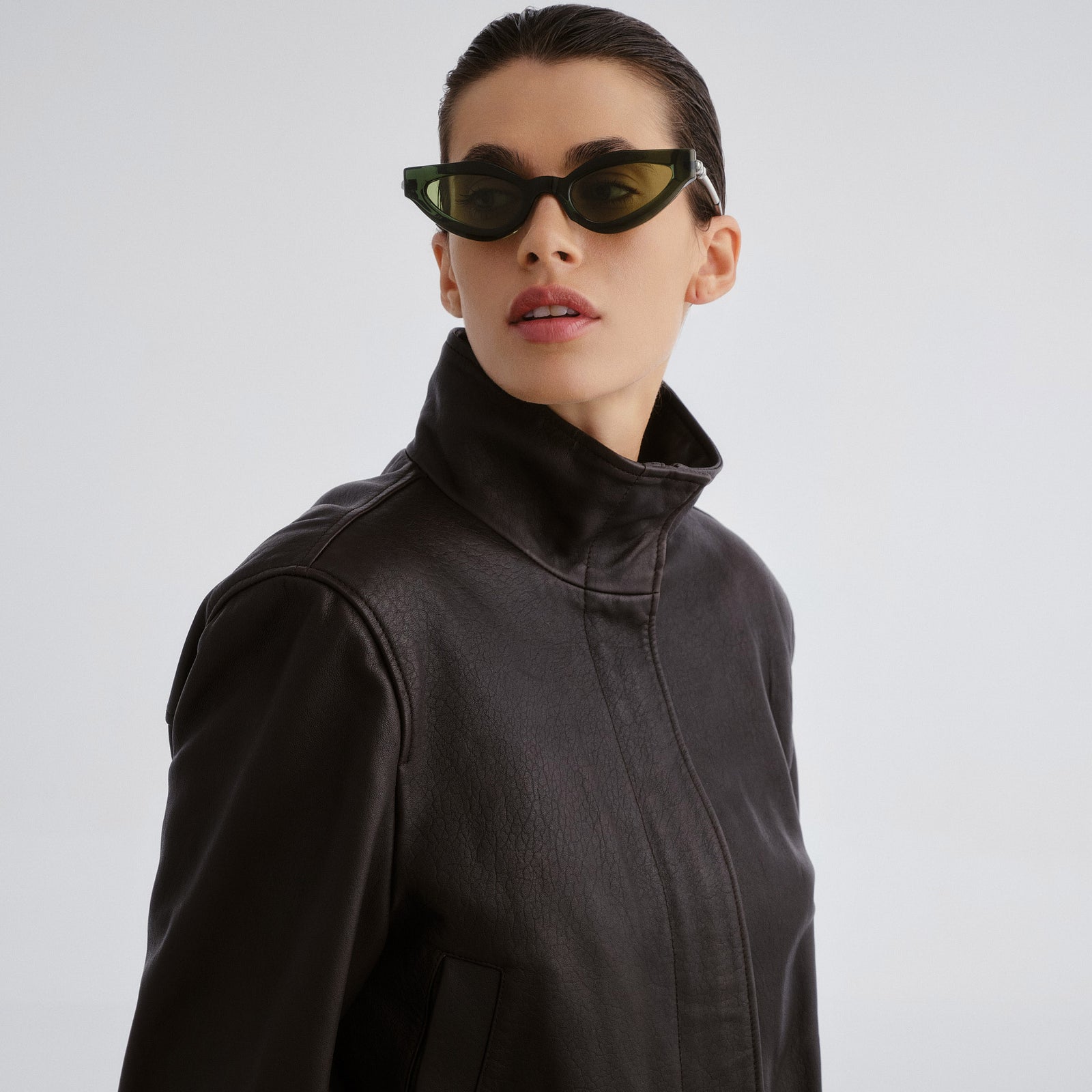Freigeist Dark Green Uni-Sex Cat-Eye Sunglasses | Le Specs