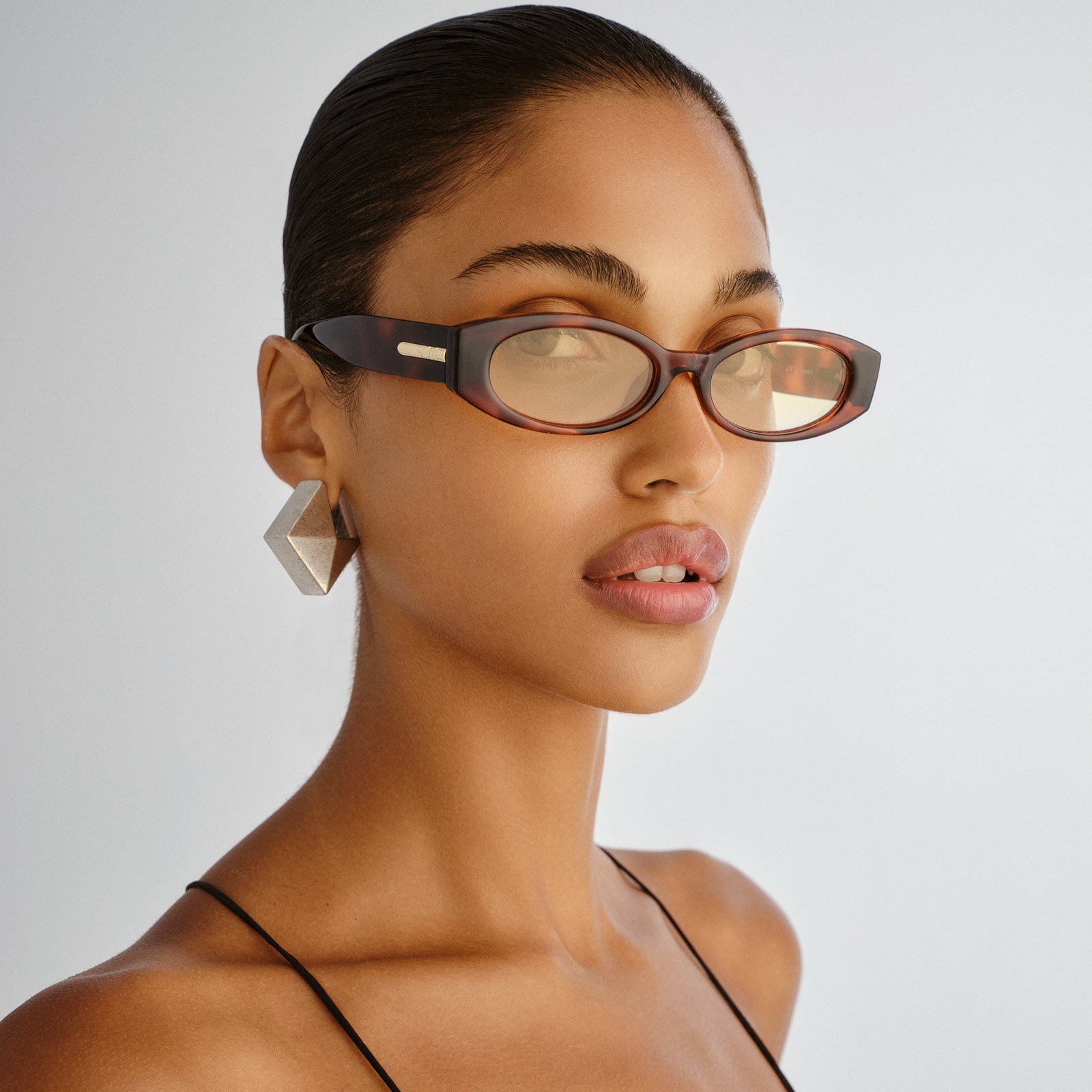 Belladonna Toffee Tort Female Oval Sunglasses | Le Specs