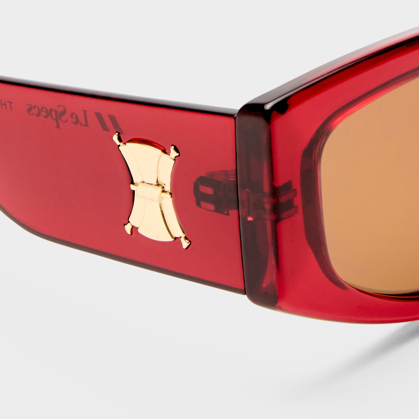 The Haunting Cherry Lacquer Female Cat-Eye Sunglasses | Le Specs