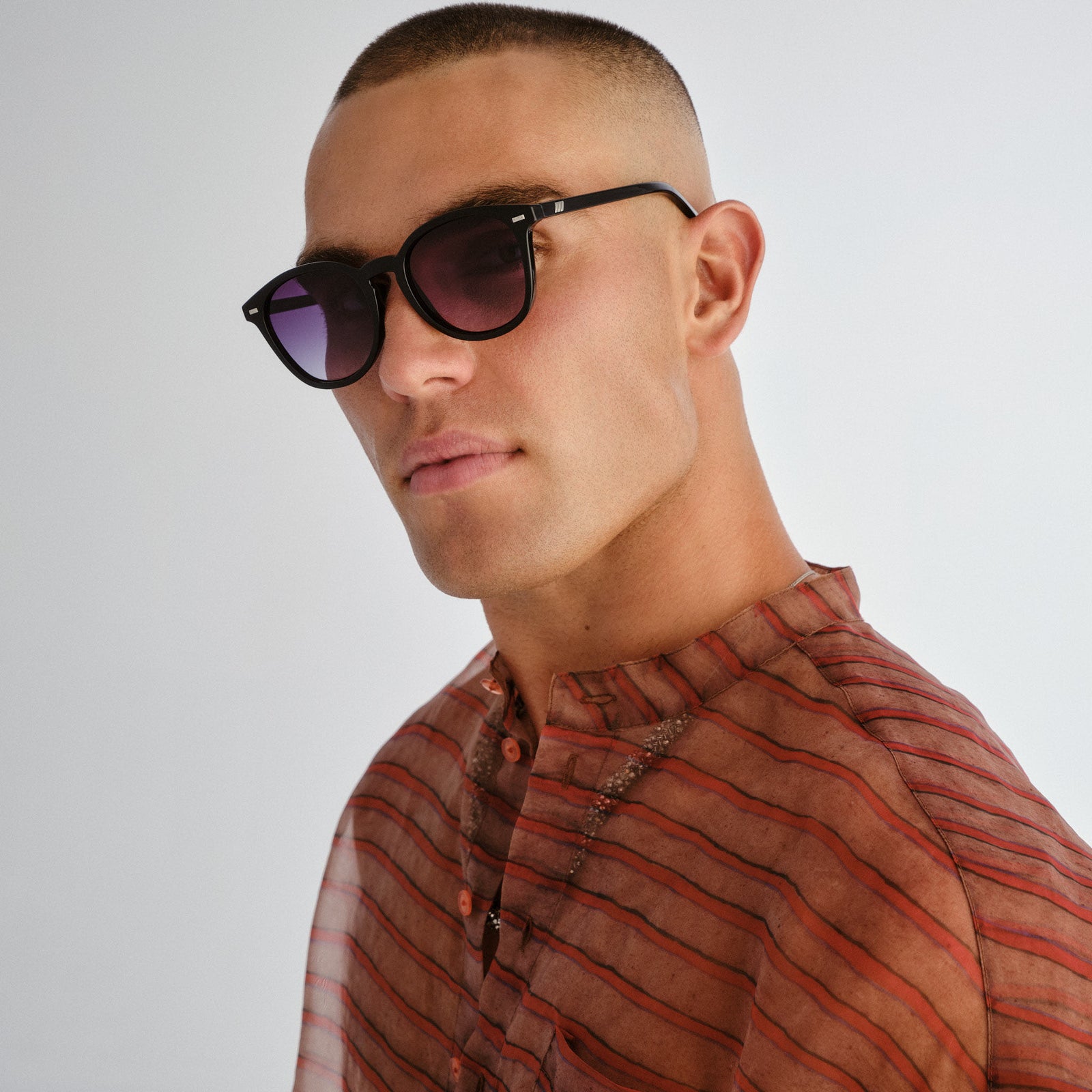 Bandwagon Black Uni-Sex Round Sunglasses | Le Specs