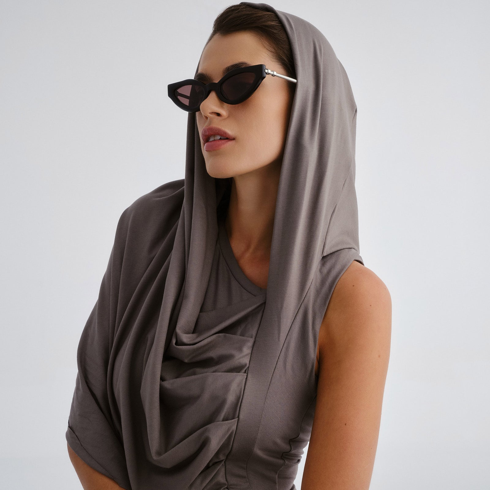 Freigeist Black Uni-Sex Cat-Eye Sunglasses | Le Specs