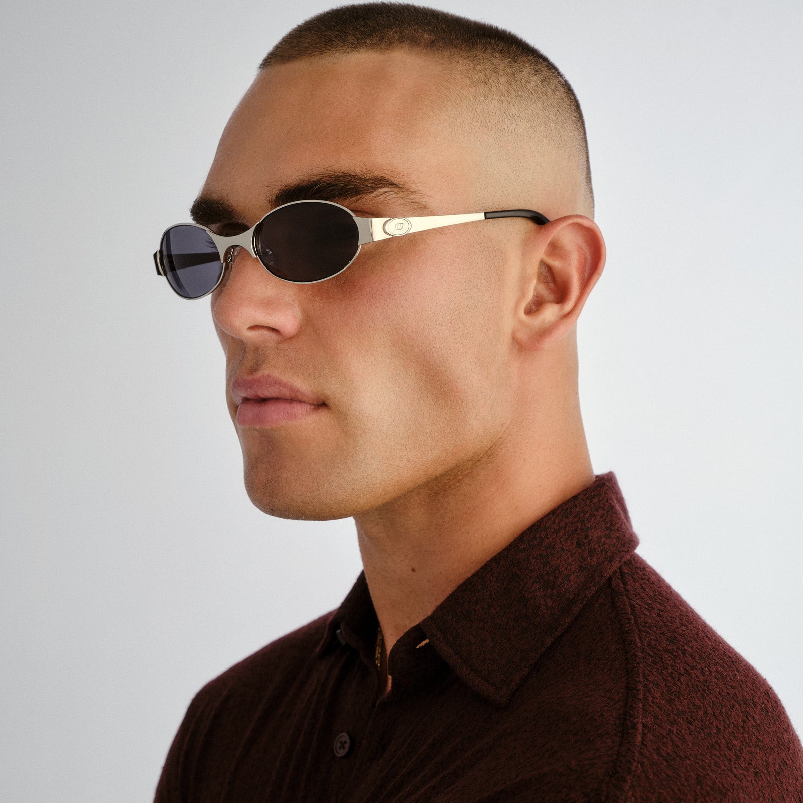 Frostbite Silver Uni-Sex Oval Sunglasses | Le Specs