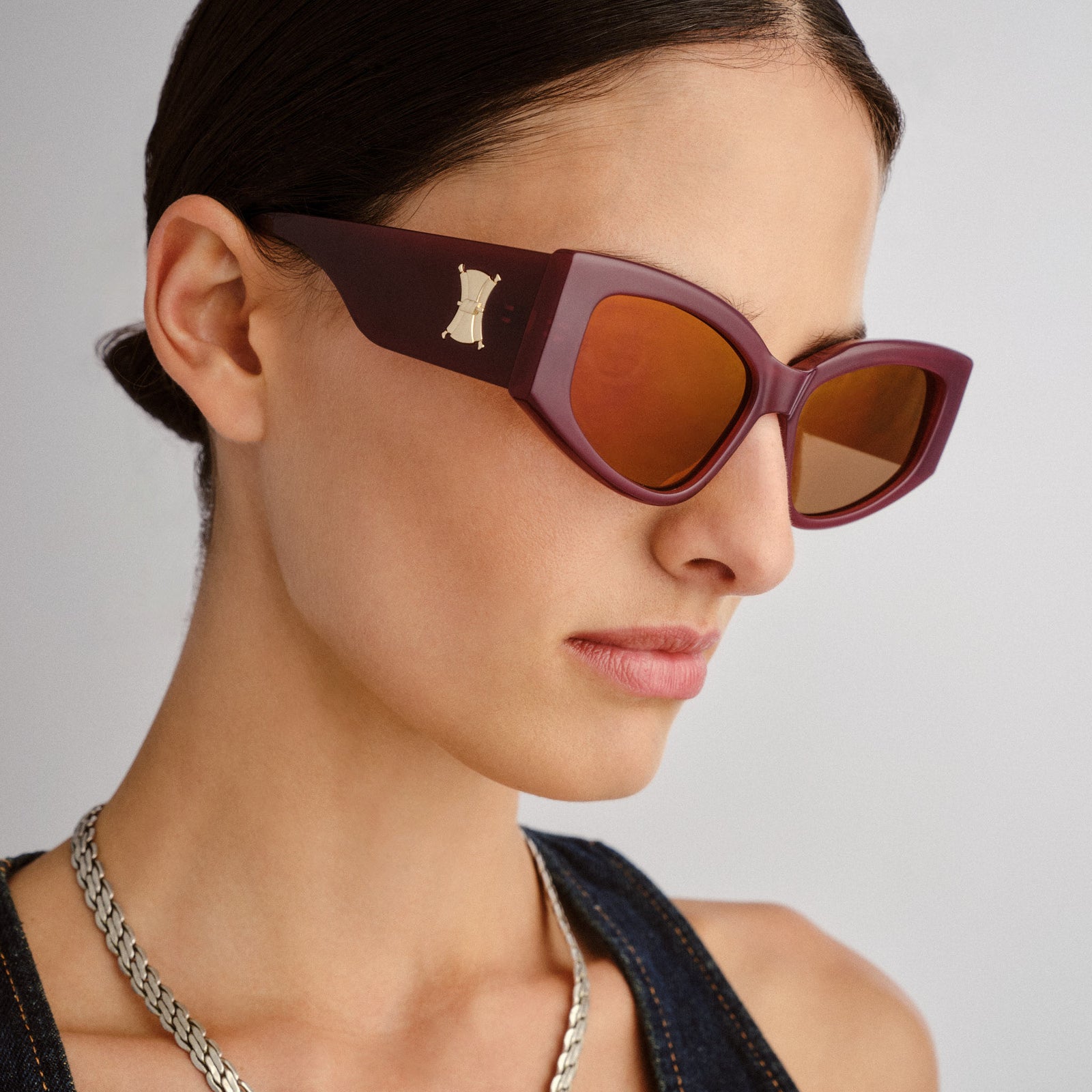 The Haunting Cherry Lacquer Female Cat-Eye Sunglasses | Le Specs