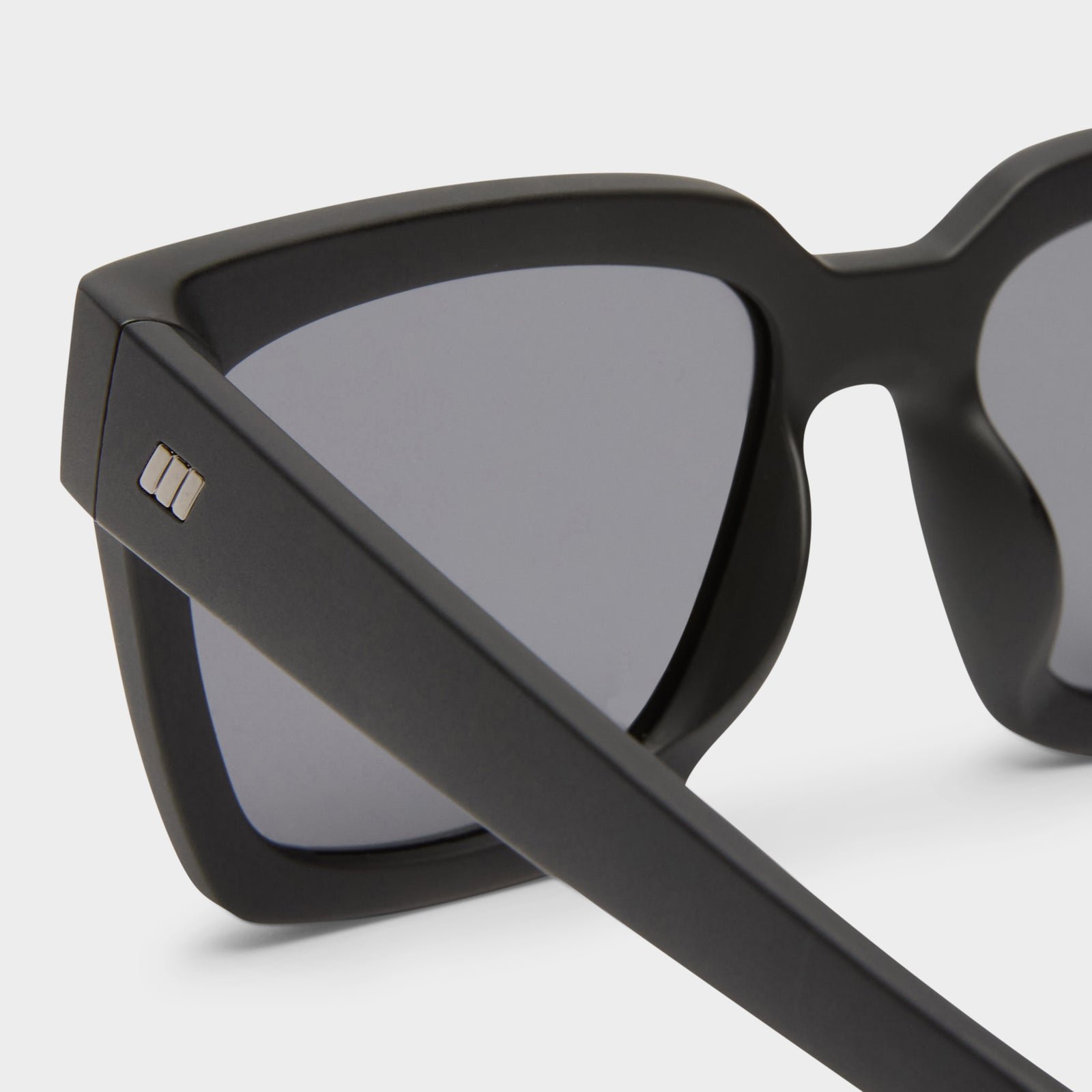 Weekend Riot Matte Black Uni-Sex D-Frame Sunglasses | Le Specs