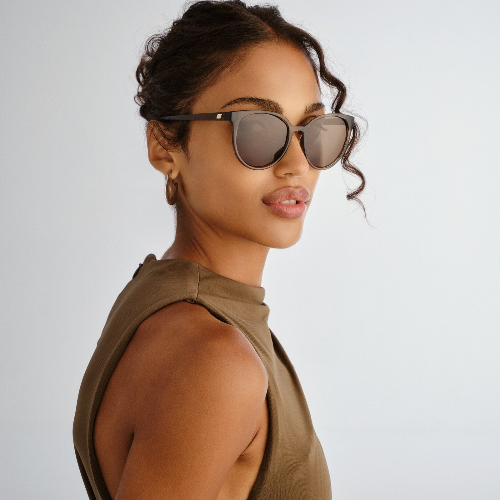 Armada Cocoa Female Round Sunglasses | Le Specs