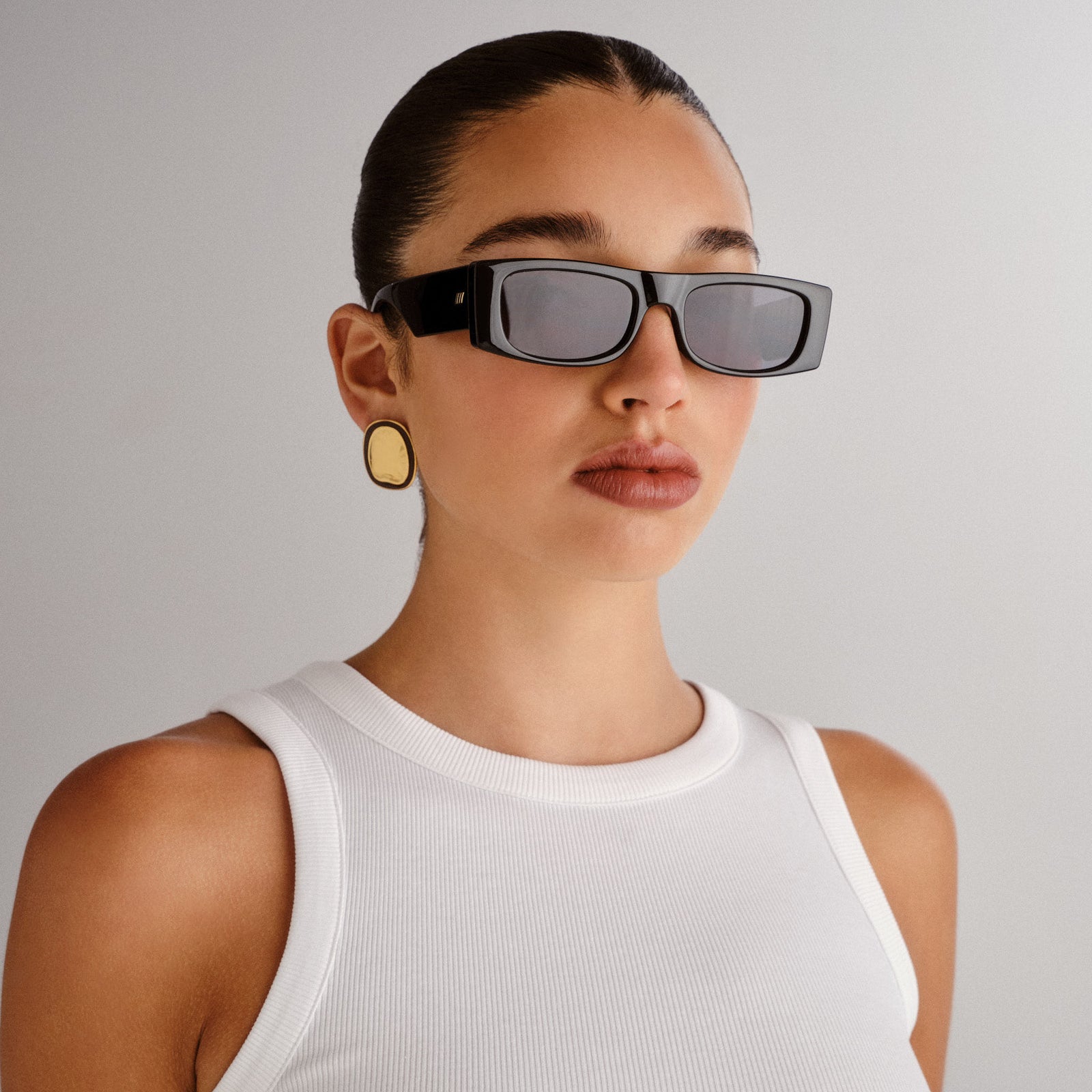 Recovery Black Uni-Sex Rectangle Sunglasses | Le Specs