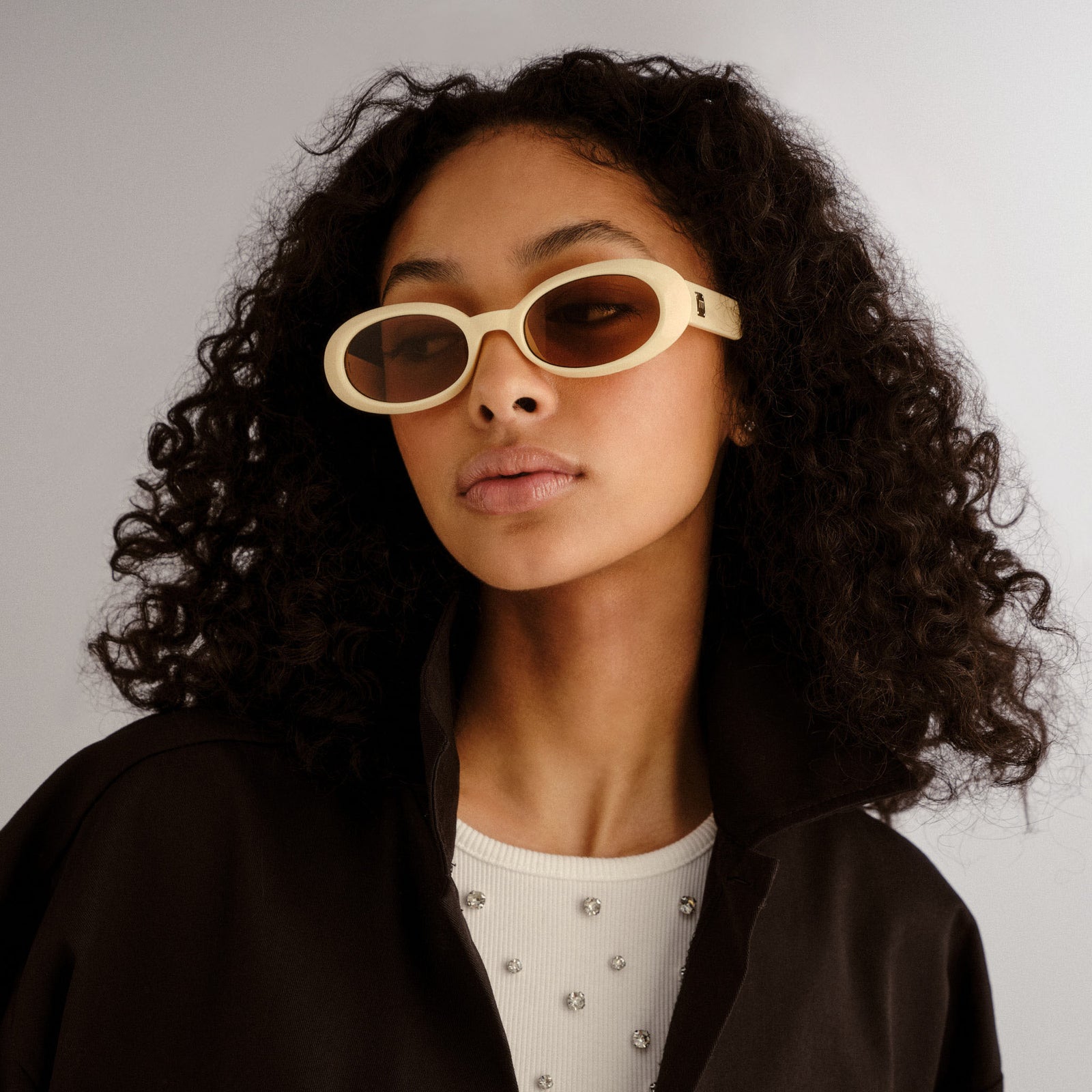 Work It Ivory Female Oval Sunglasses | Le Specs