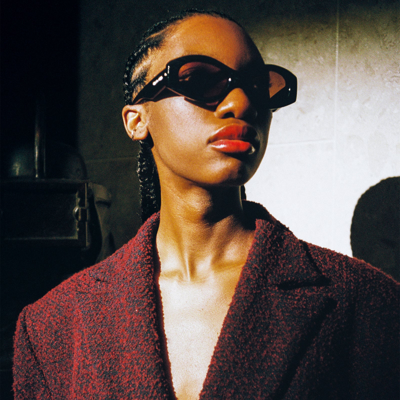 Wanderlust Black Uni-Sex Oval Sunglasses | Le Specs