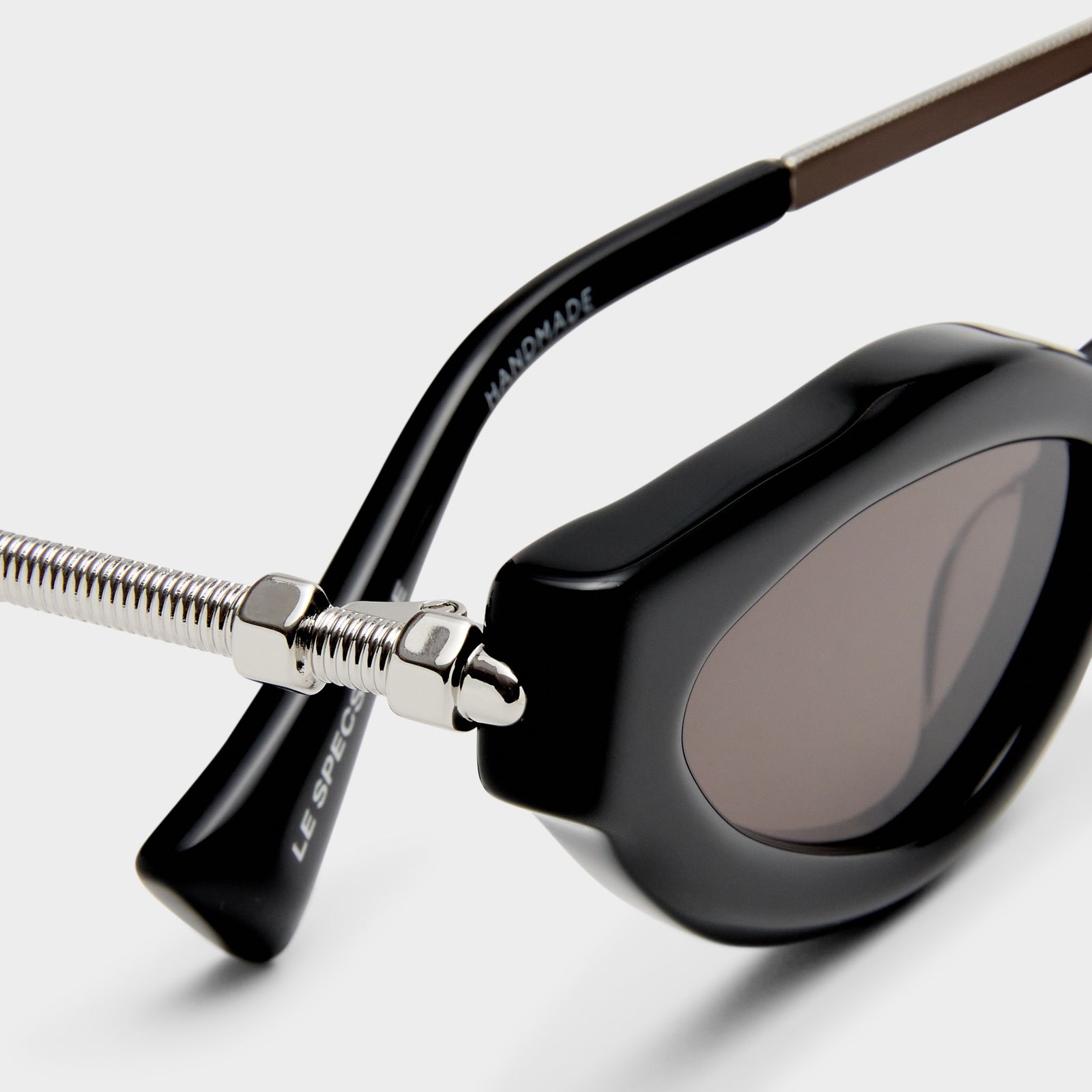 Freigeist Black Uni-Sex Cat-Eye Sunglasses | Le Specs