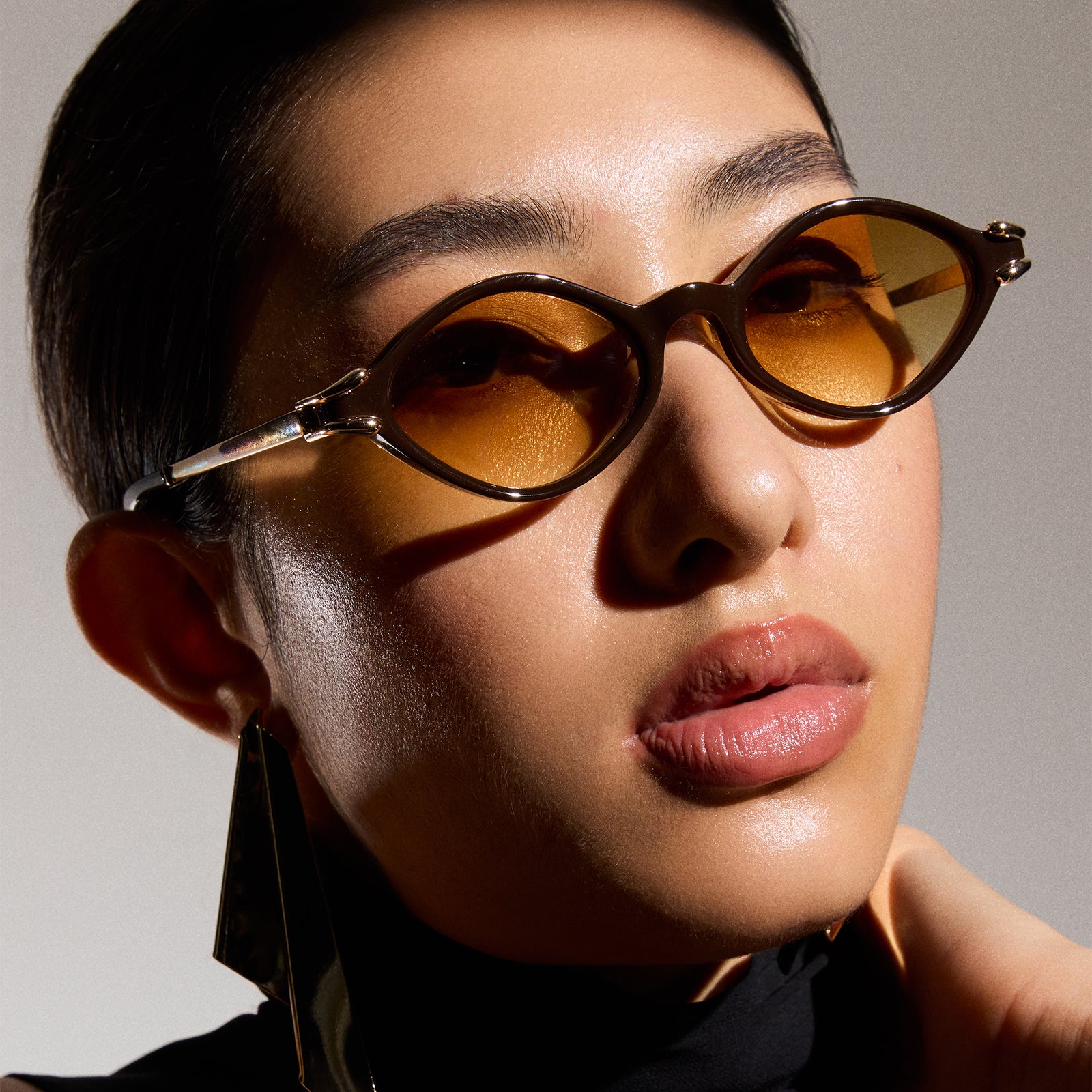 Numero Trece Truffle Female Oval Sunglasses | Le Specs